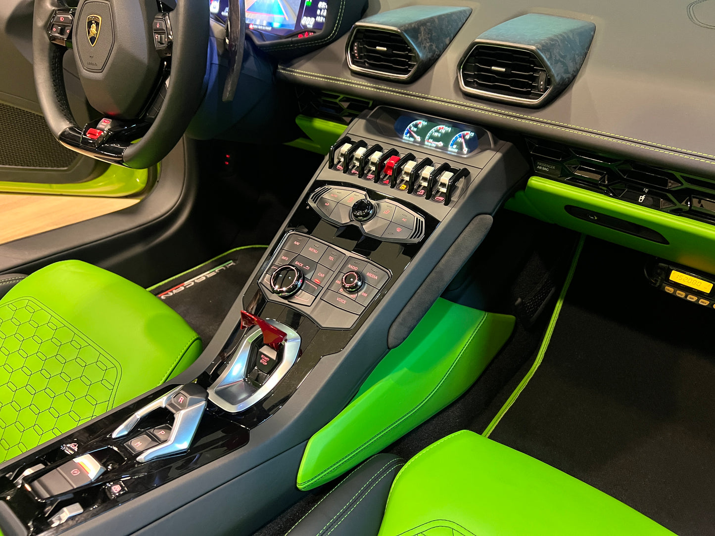 已售出-2018 Lamborghini Huracan Spyder一手車 總代理