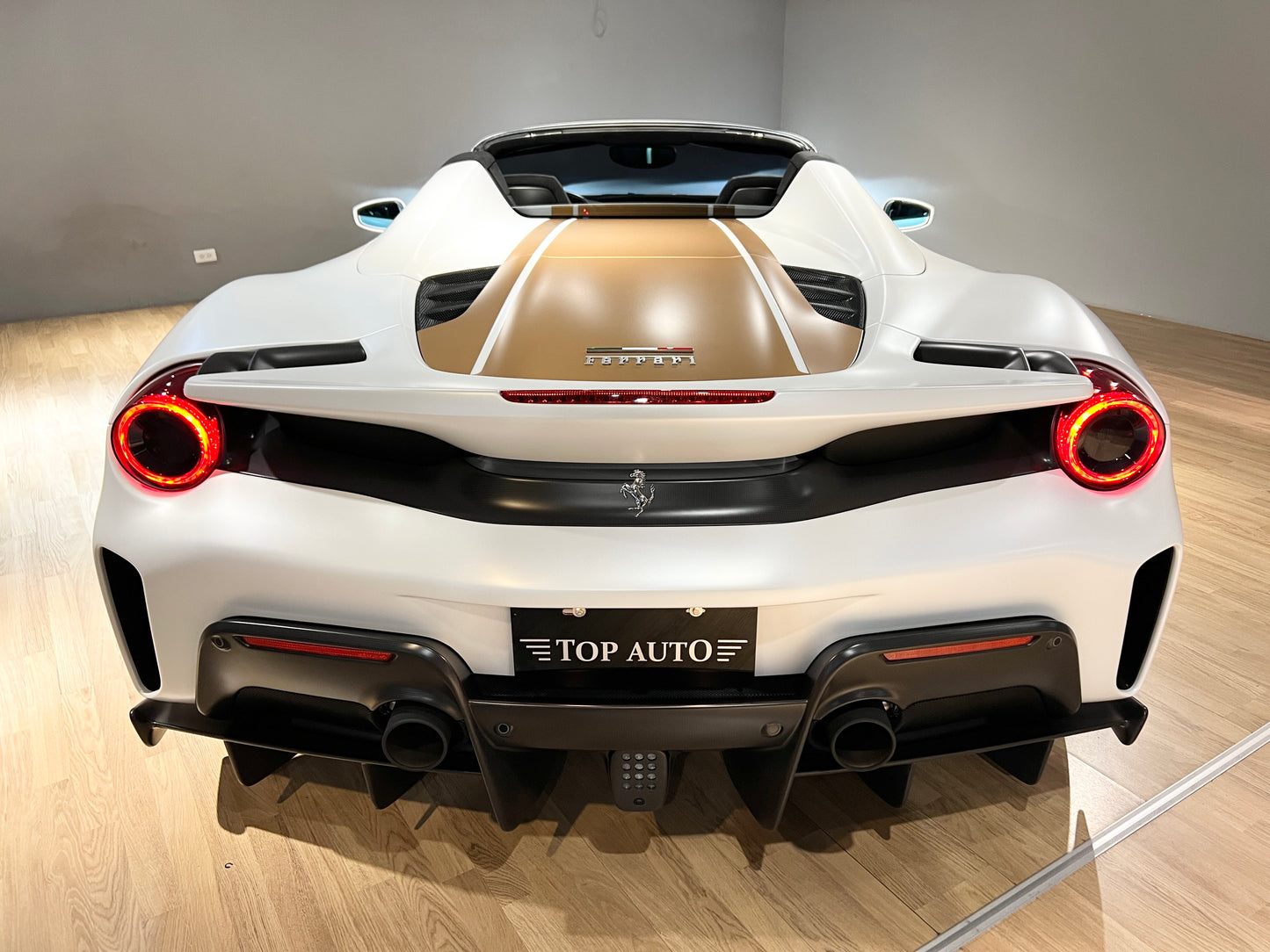 已售出-2020 Ferrari 488 Pista Spider Tailor Made 總代理
