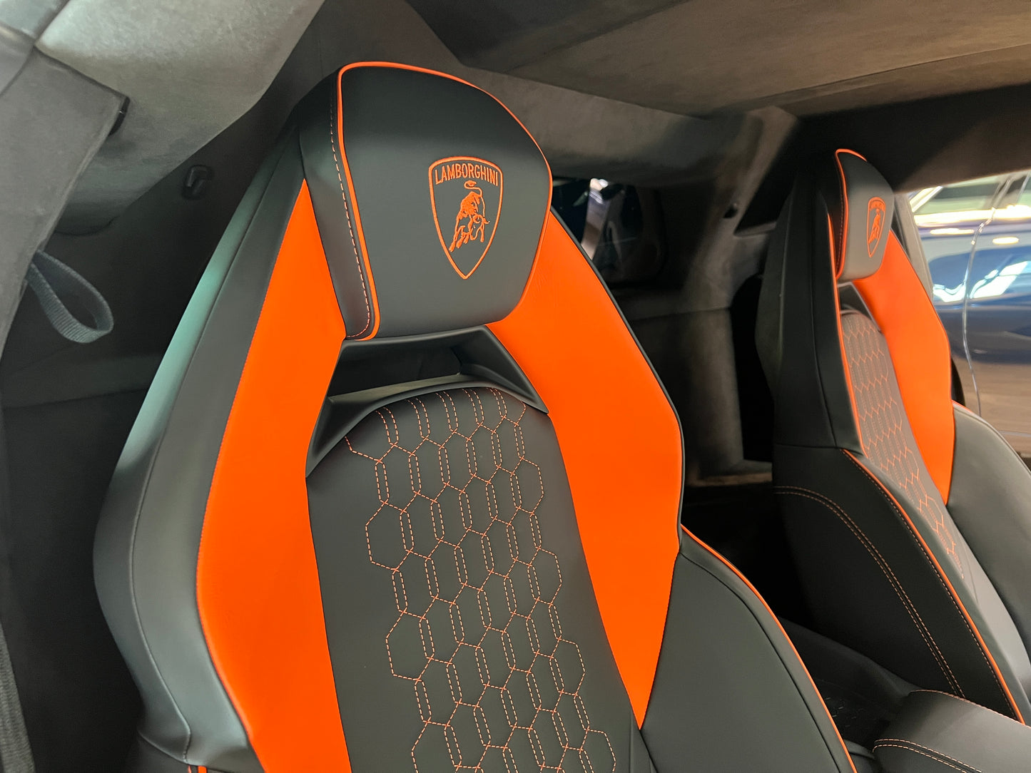 已售出-Lamborghini Revuelto 總代理