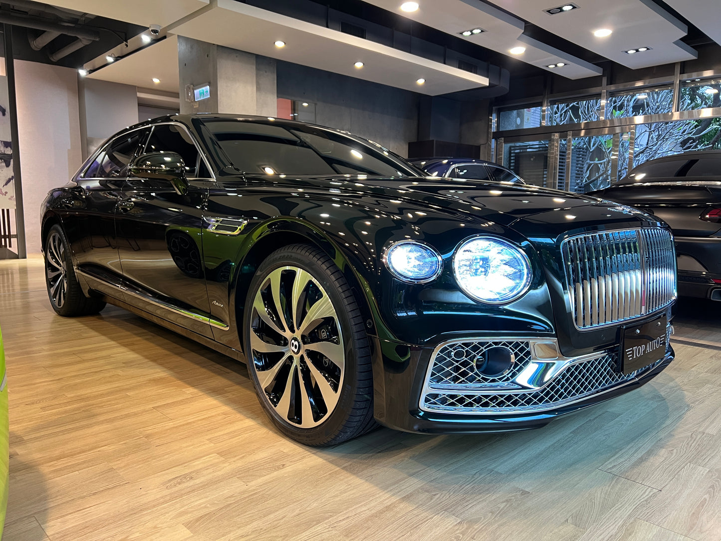 已售出-2024 Bentley FlyingSpur V8 總代理