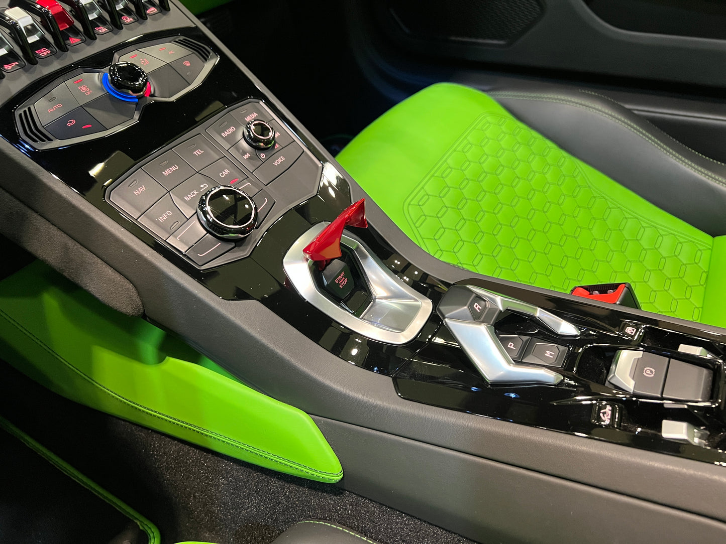 已售出-2018 Lamborghini Huracan Spyder一手車 總代理