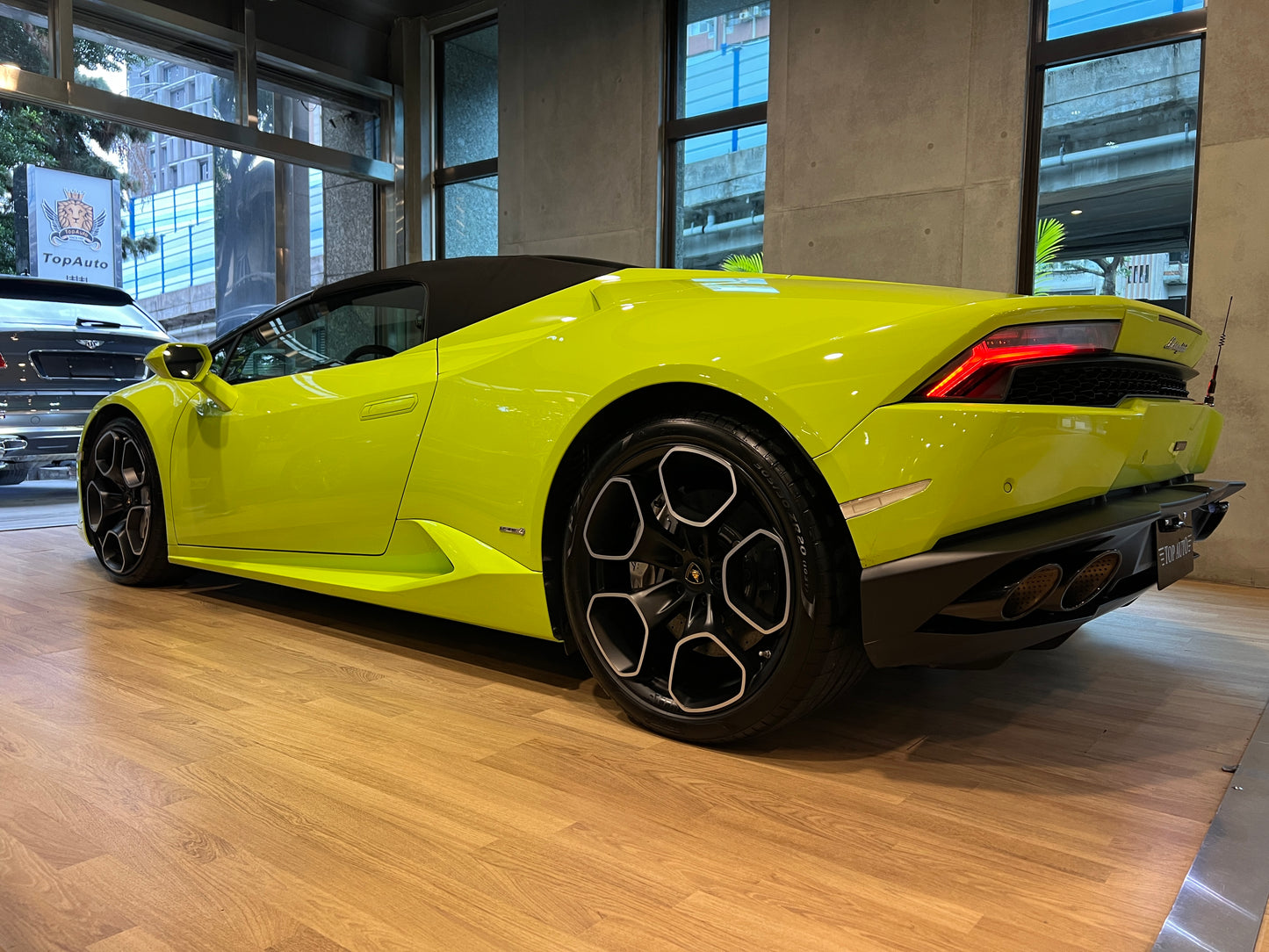 已售出-2018 Lamborghini Huracan Spyder一手車 總代理