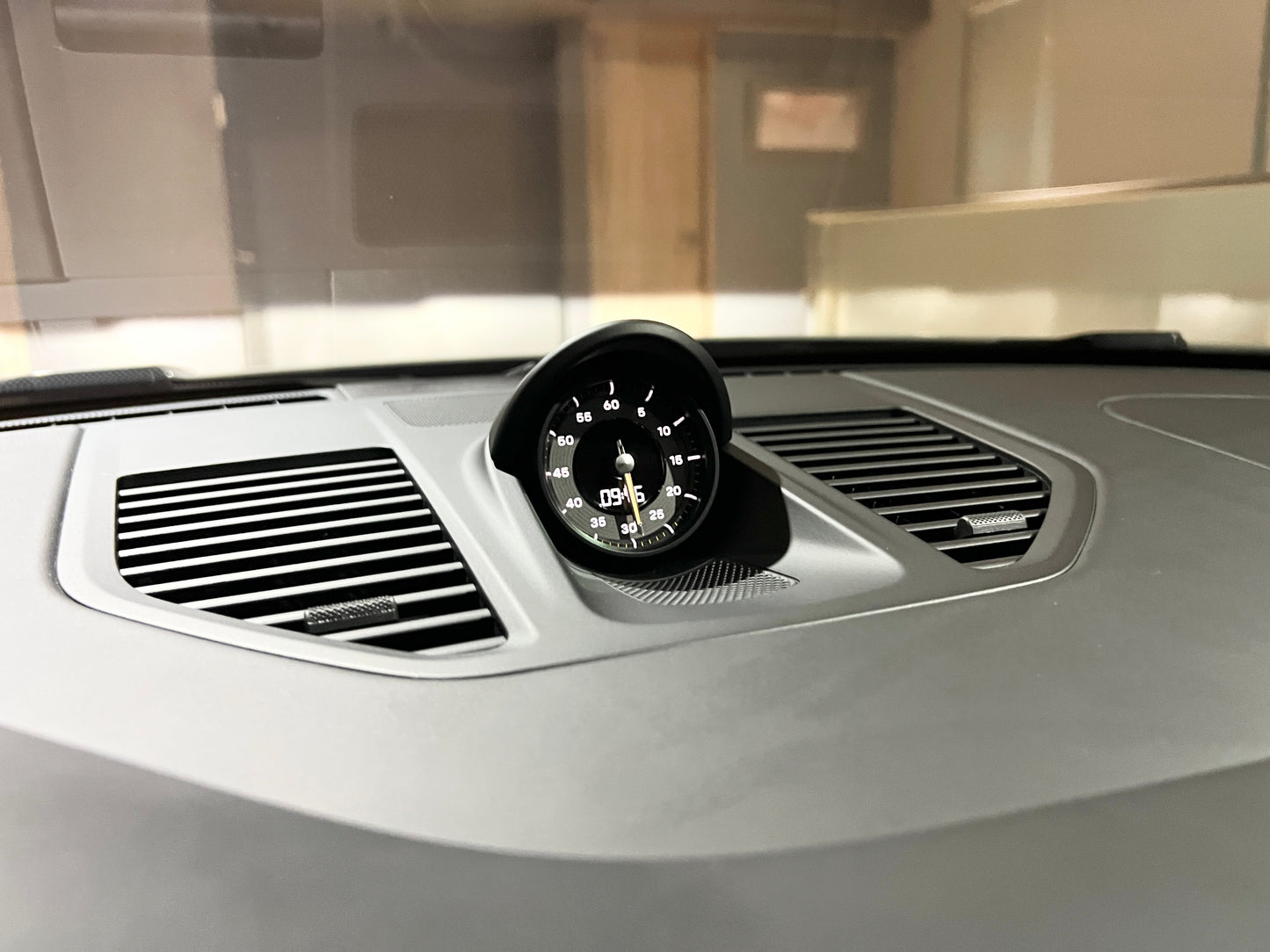 已售出-2024 Porsche 992 GT3 Touring 總代理