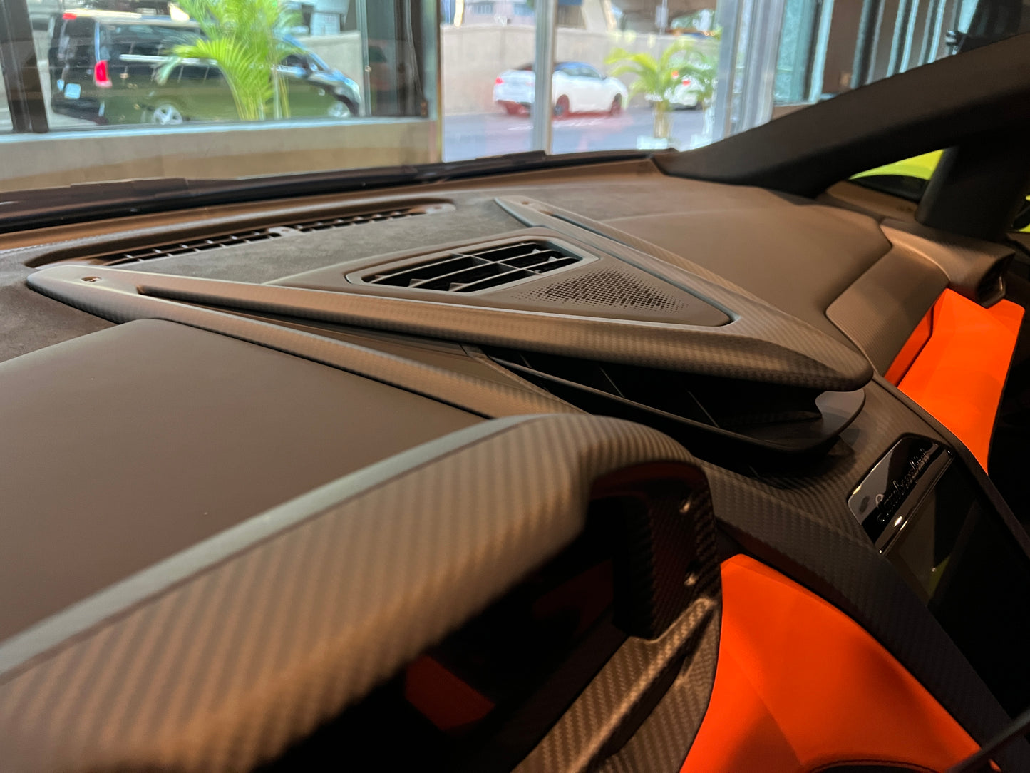 已售出-Lamborghini Revuelto 總代理