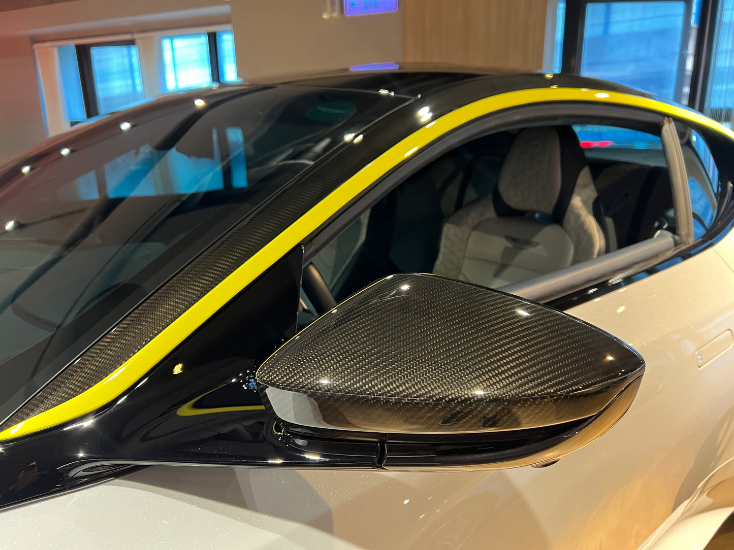 已售出-2019 AstonMartin DBS Superleggera 總代理
