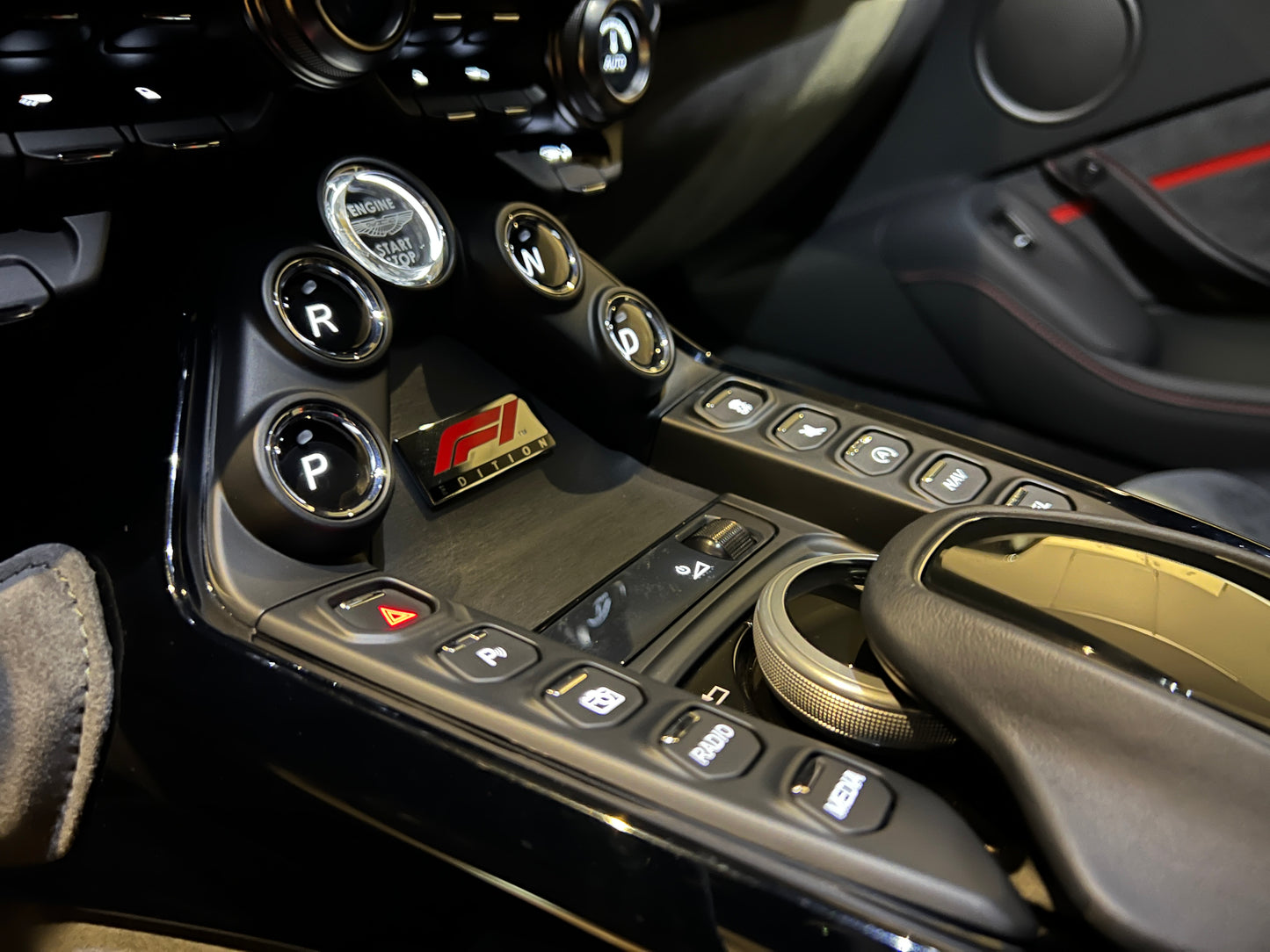 已售出-2022 Aston Martin Vantage Roadster F1 Edition 敞篷