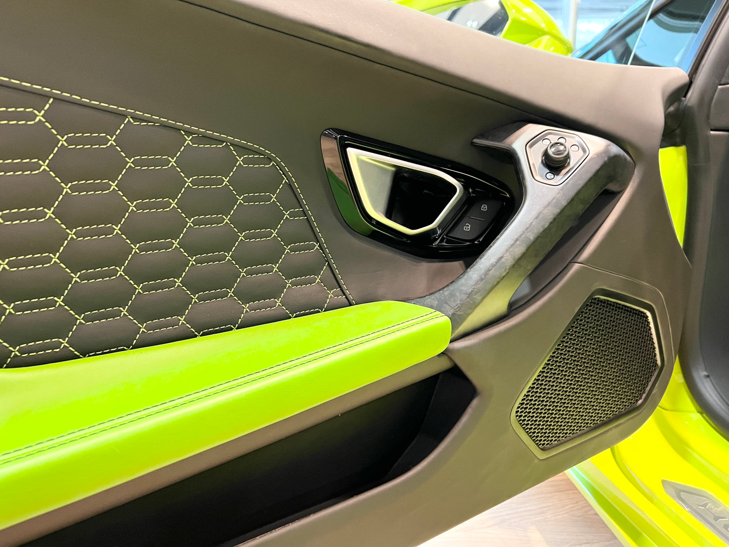 已售出-2018 Lamborghini Huracan Spyder一手車 總代理