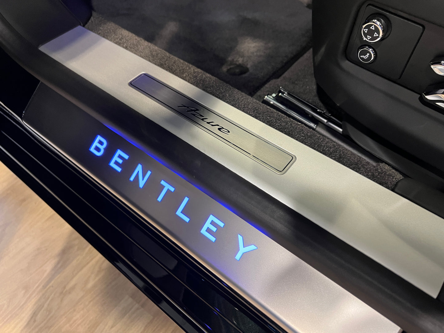 已售出-2024 Bentley FlyingSpur V8 總代理