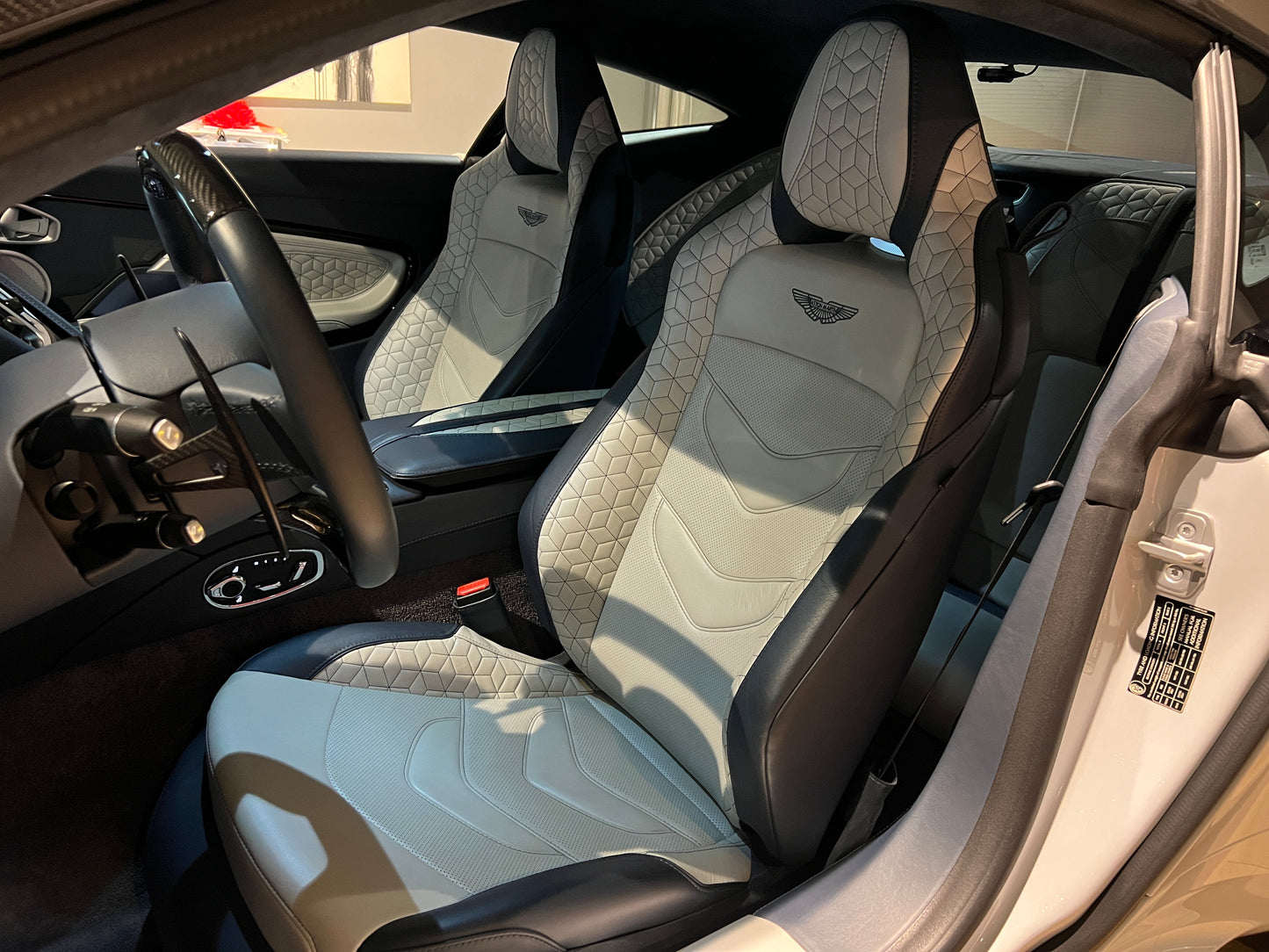已售出-2019 AstonMartin DBS Superleggera 總代理