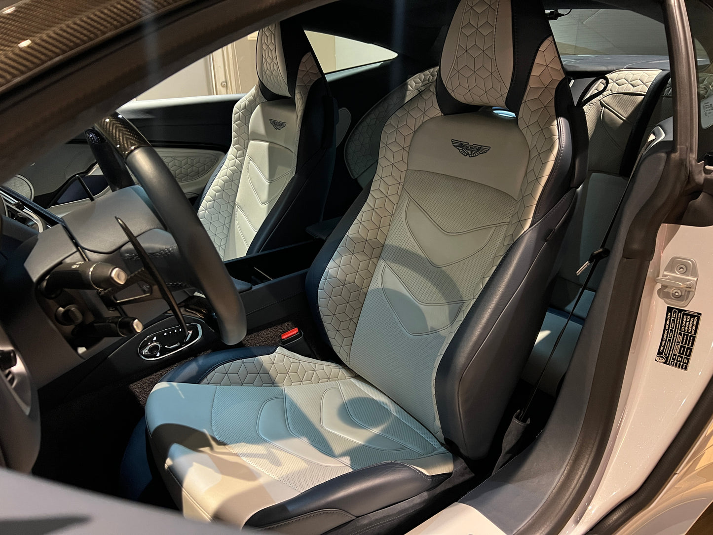 已售出-2019 AstonMartin DBS Superleggera 總代理