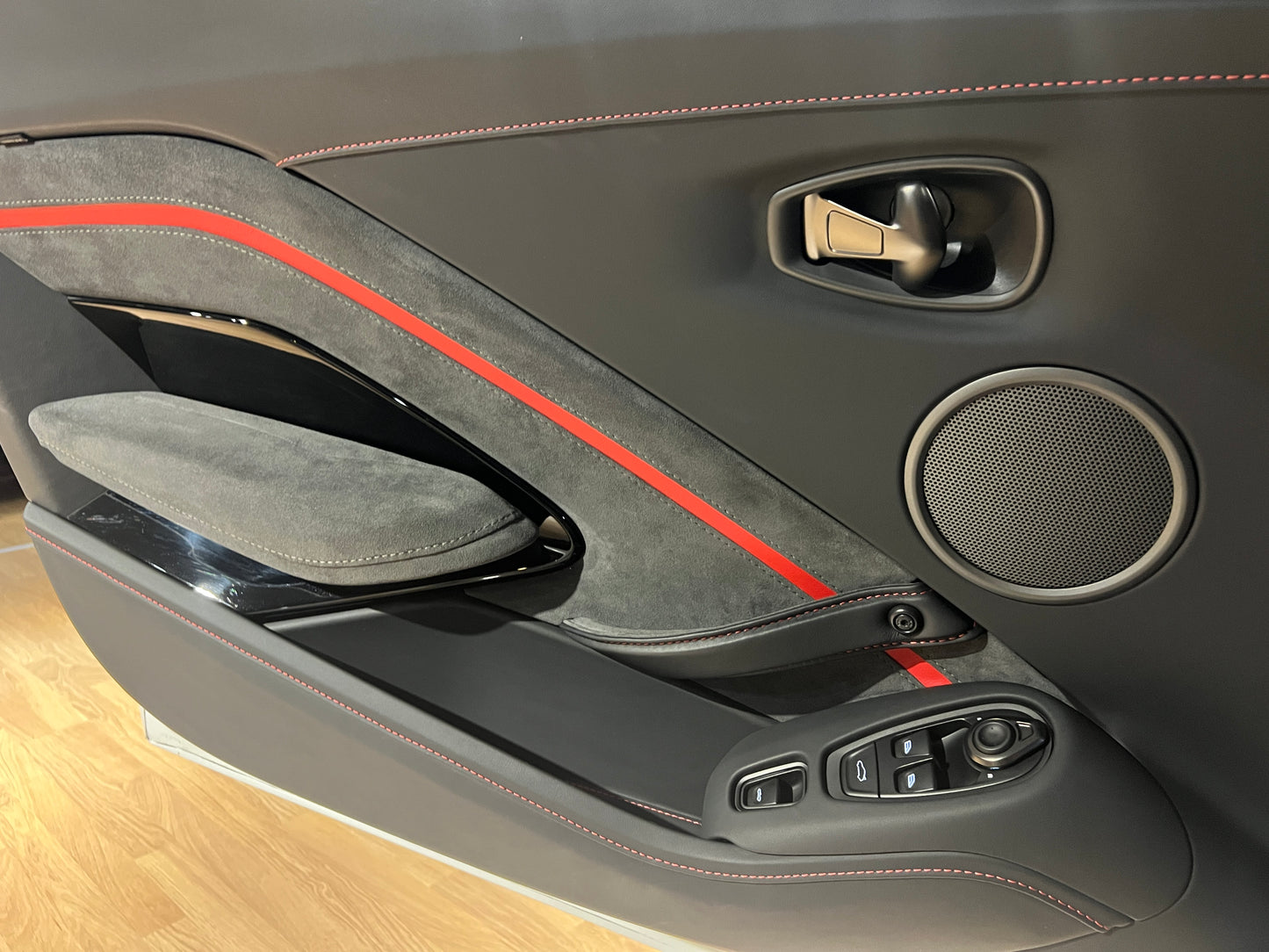 已售出-2022 Aston Martin Vantage Roadster F1 Edition 敞篷