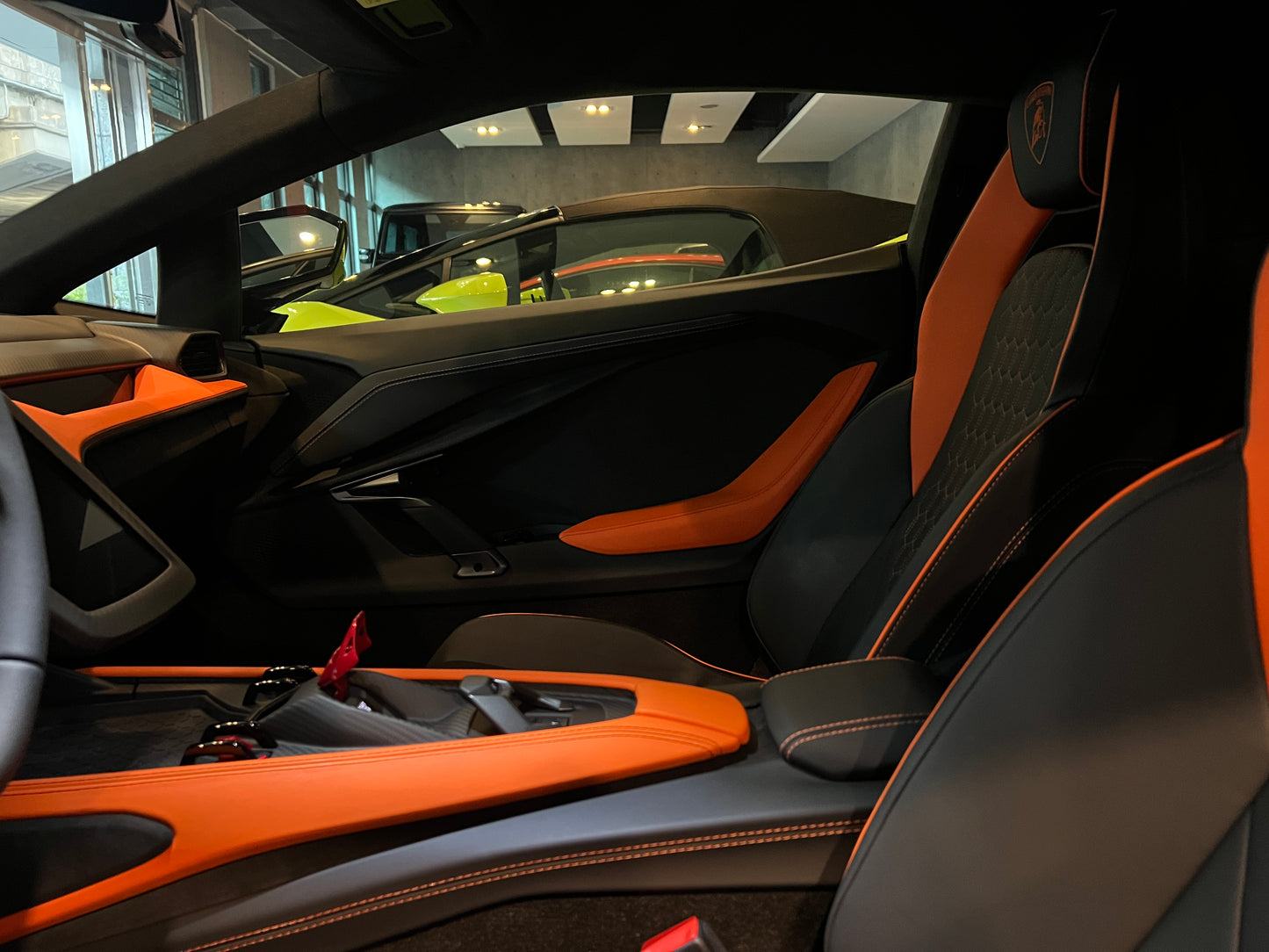 已售出-Lamborghini Revuelto 總代理