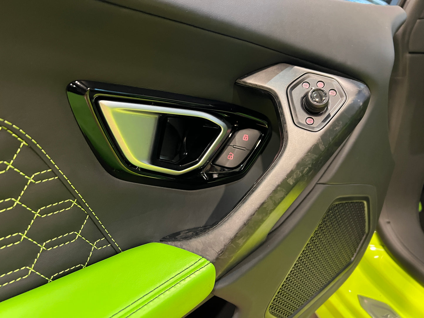 已售出-2018 Lamborghini Huracan Spyder一手車 總代理