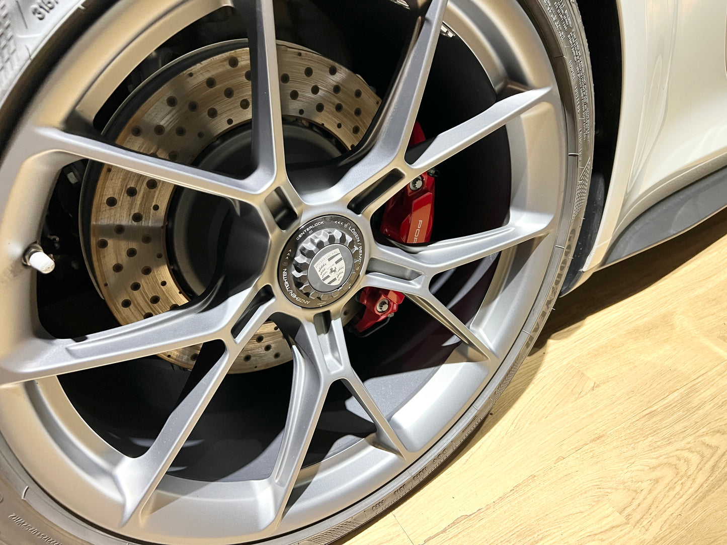 已售出-2024 Porsche 992 GT3 Touring 總代理