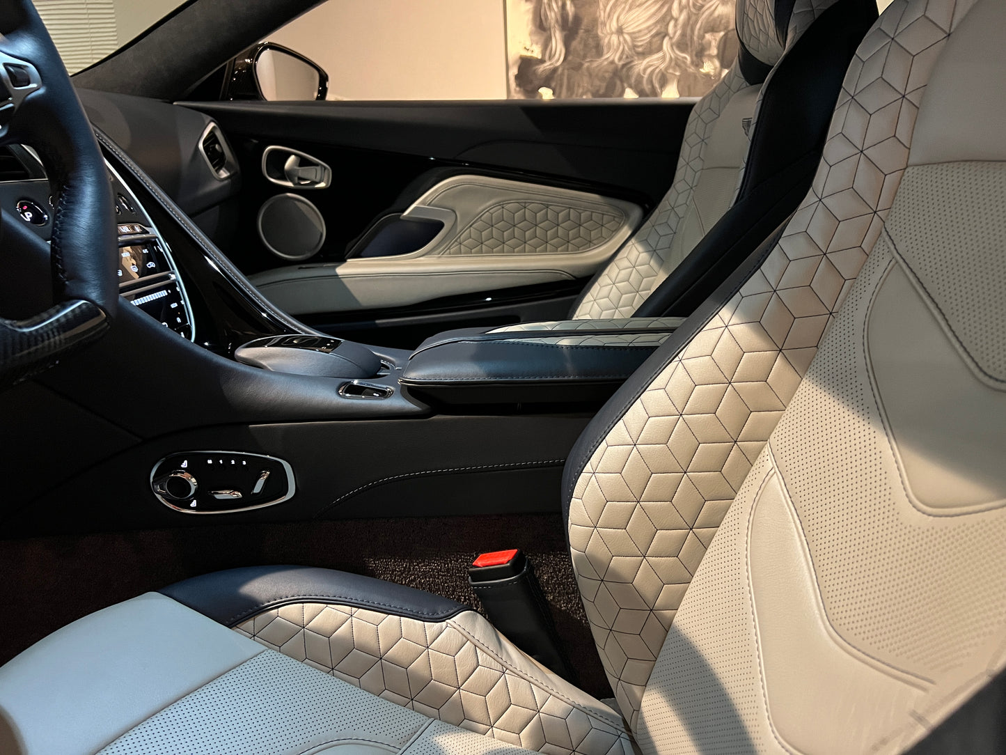 已售出-2019 AstonMartin DBS Superleggera 總代理