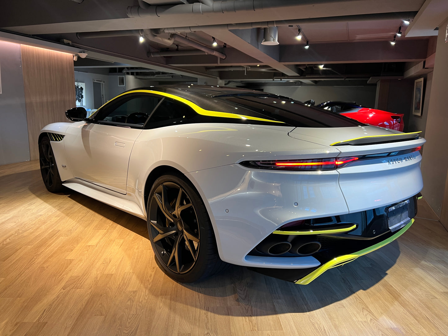 已售出-2019 AstonMartin DBS Superleggera 總代理