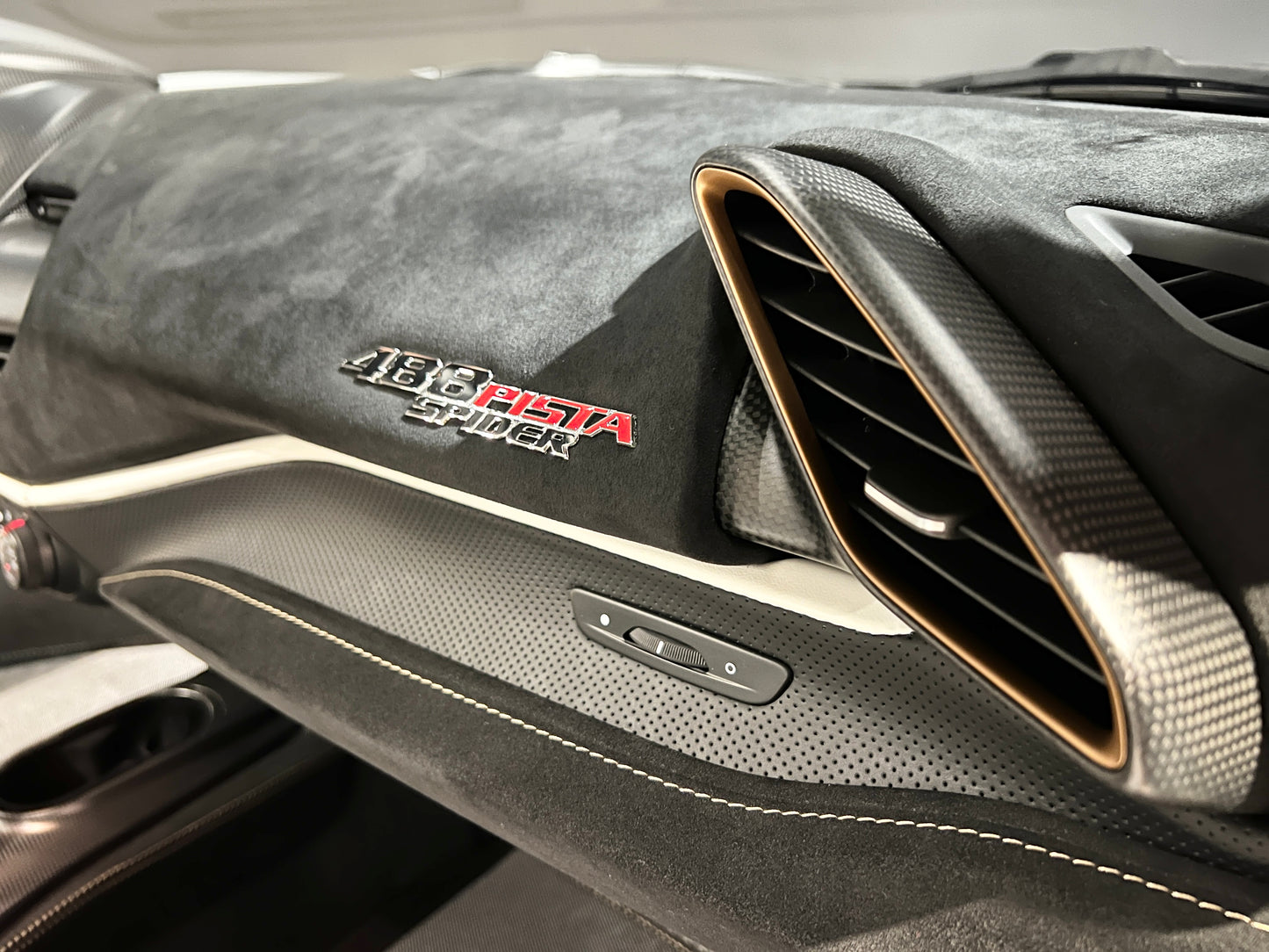 已售出-2020 Ferrari 488 Pista Spider Tailor Made 總代理