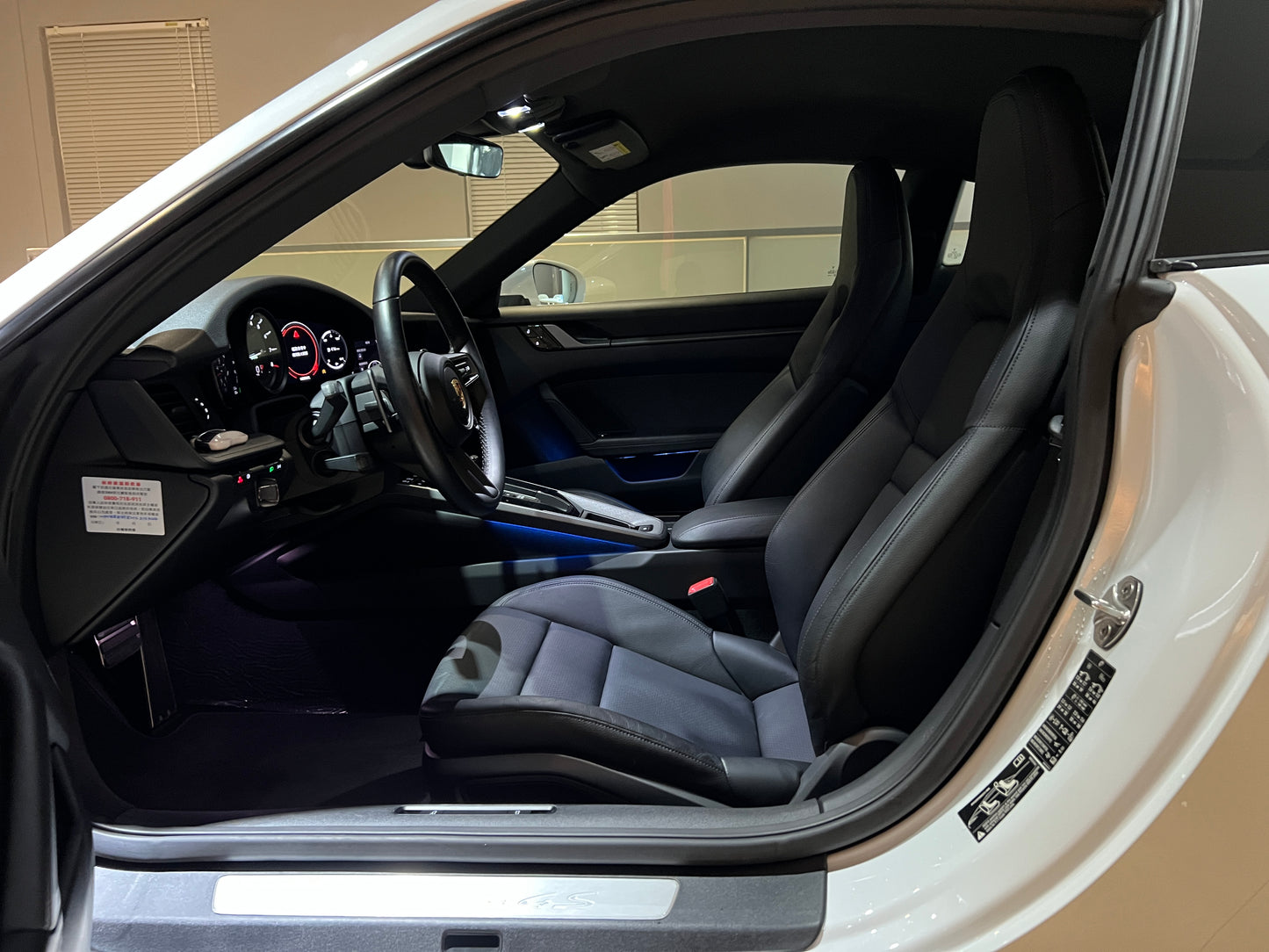已售出-2021 Porsche 992 Carrera 4S