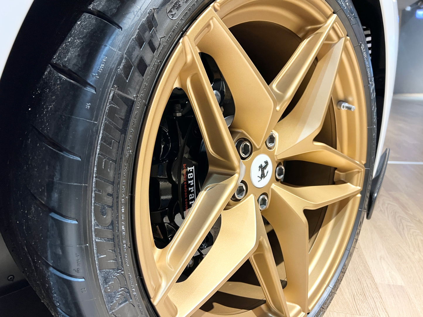 已售出-2020 Ferrari 488 Pista Spider Tailor Made 總代理