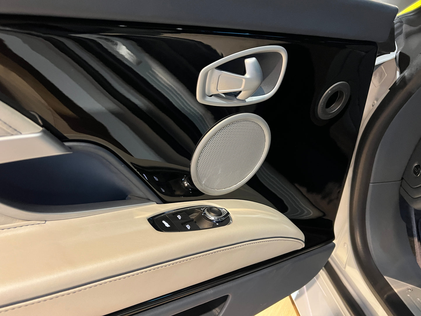 已售出-2019 AstonMartin DBS Superleggera 總代理