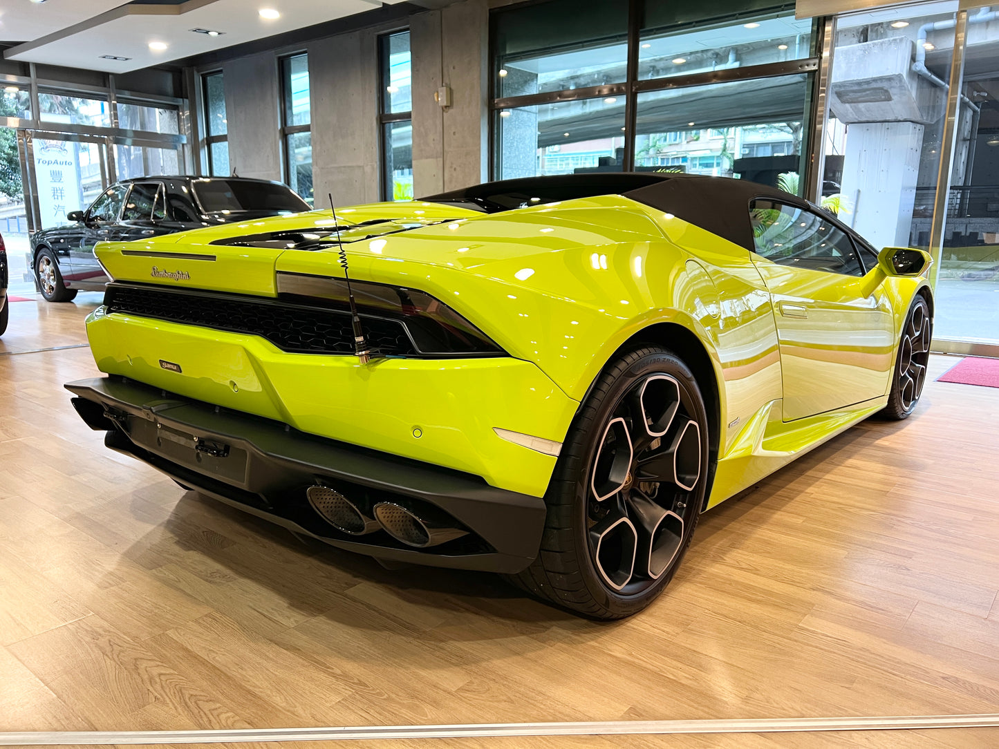 已售出-2018 Lamborghini Huracan Spyder一手車 總代理