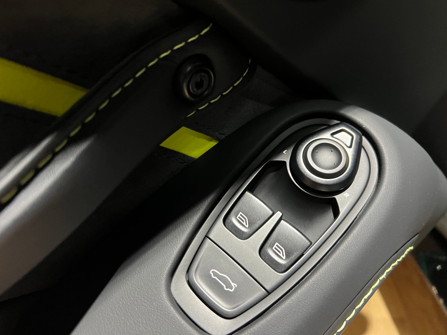 已售出-2022 Aston Martin Vantage F1 Edition 總代理