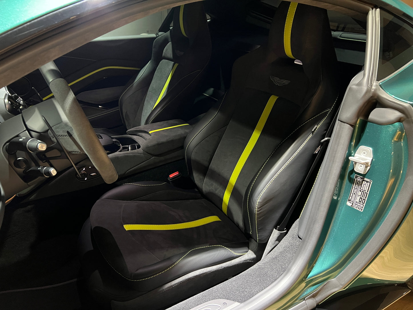 已售出-2022 Aston Martin Vantage F1 Edition 總代理