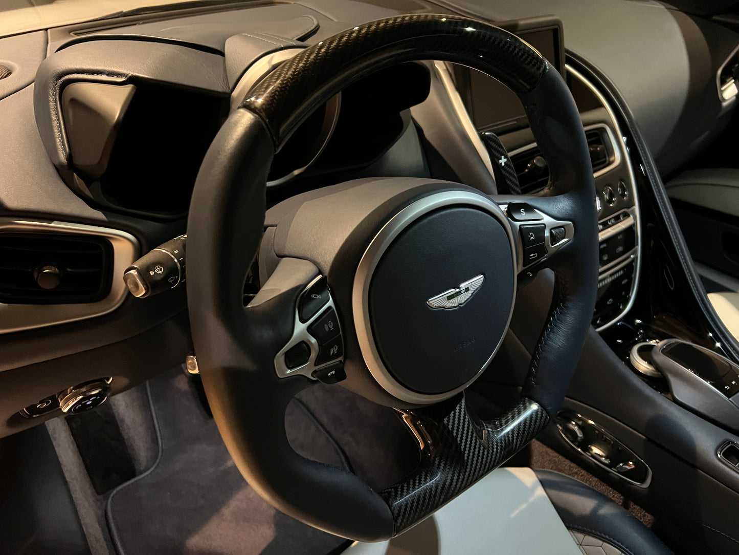 已售出-2019 AstonMartin DBS Superleggera 總代理