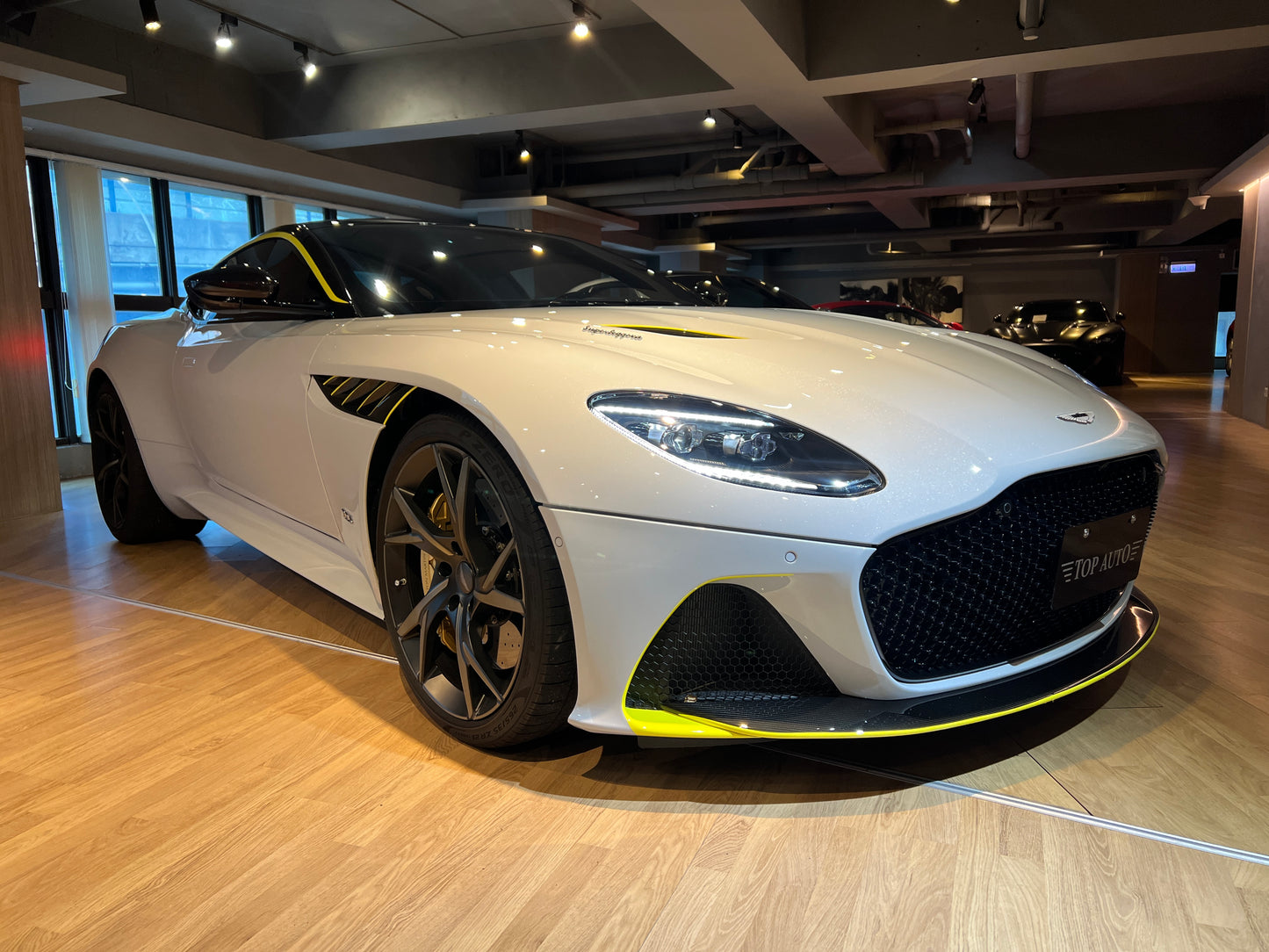 已售出-2019 AstonMartin DBS Superleggera 總代理