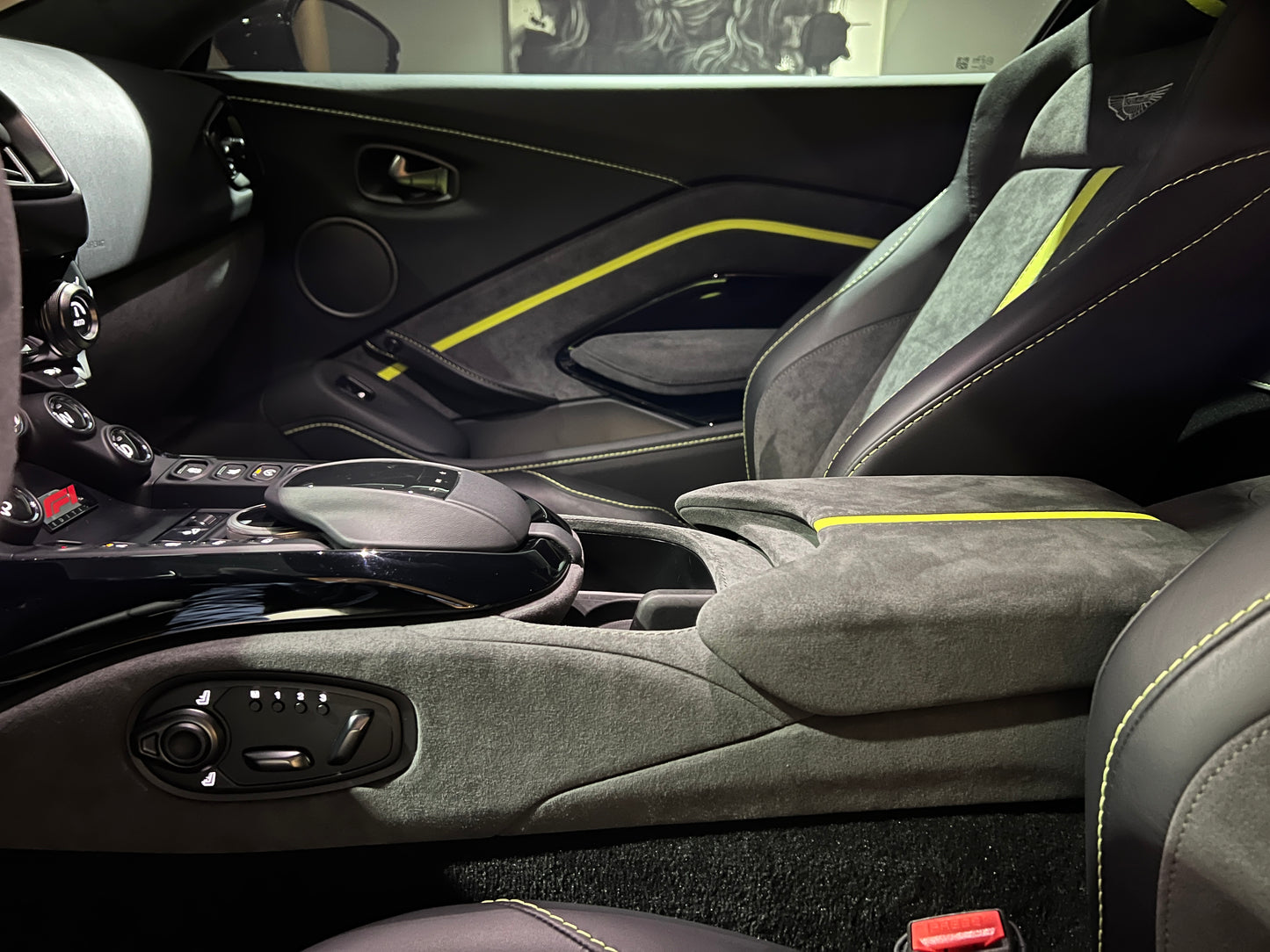 已售出-2022 Aston Martin Vantage F1 Edition 總代理