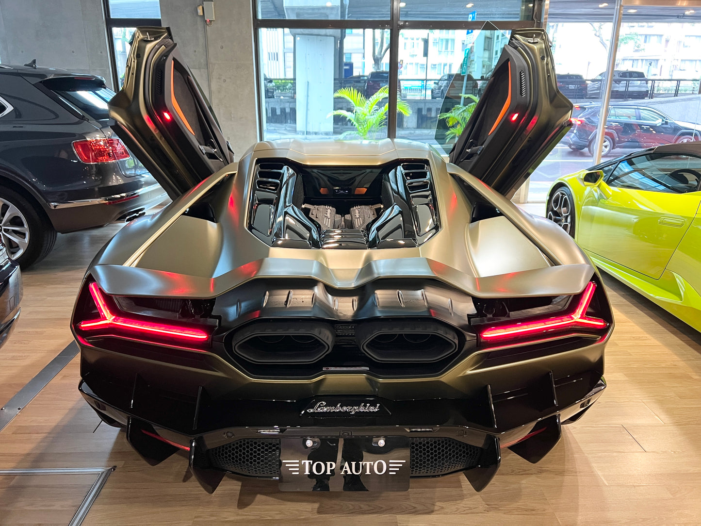 已售出-Lamborghini Revuelto 總代理