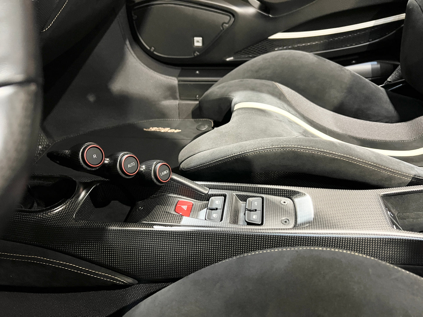 已售出-2020 Ferrari 488 Pista Spider Tailor Made 總代理