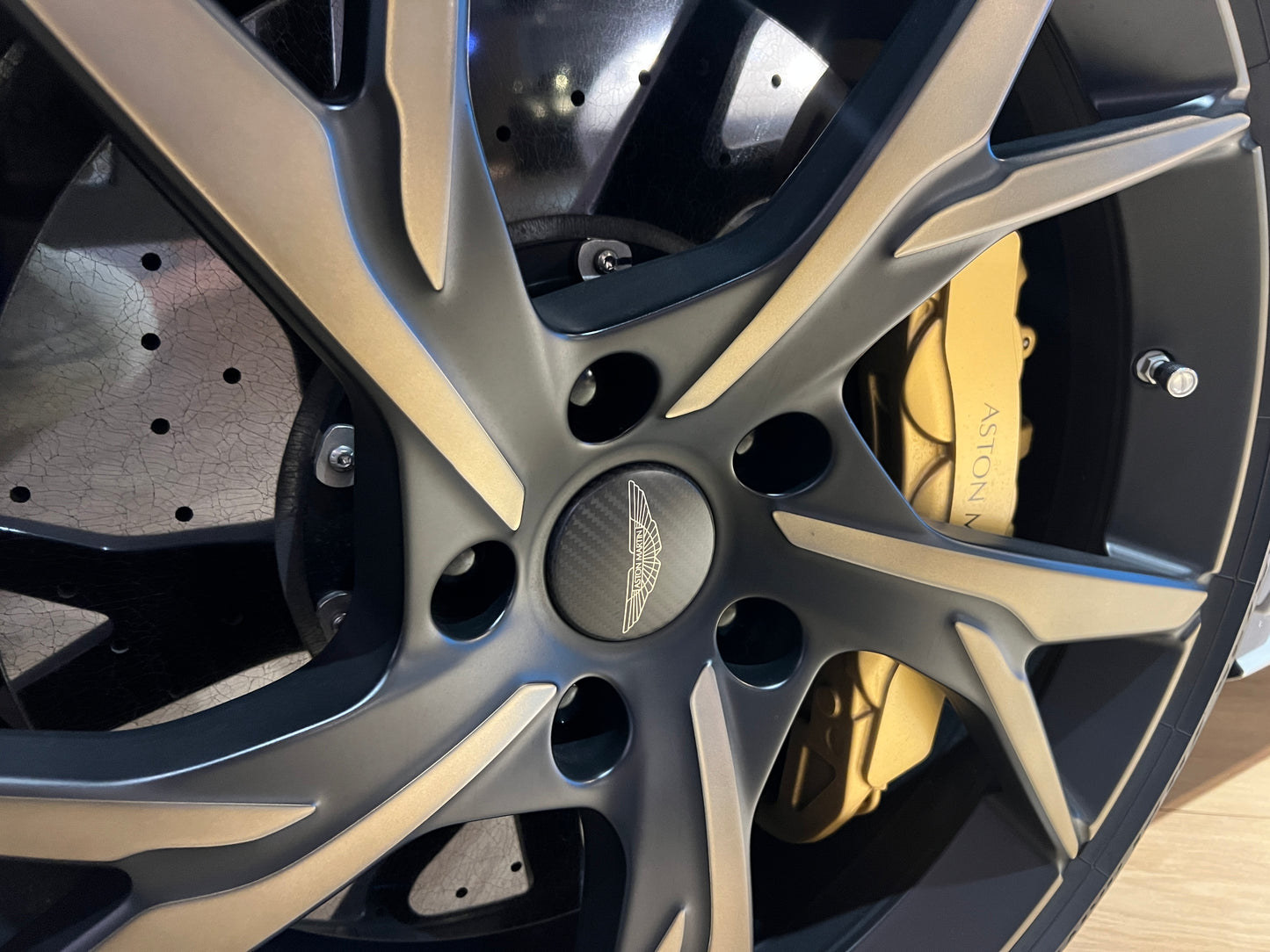 已售出-2019 AstonMartin DBS Superleggera 總代理