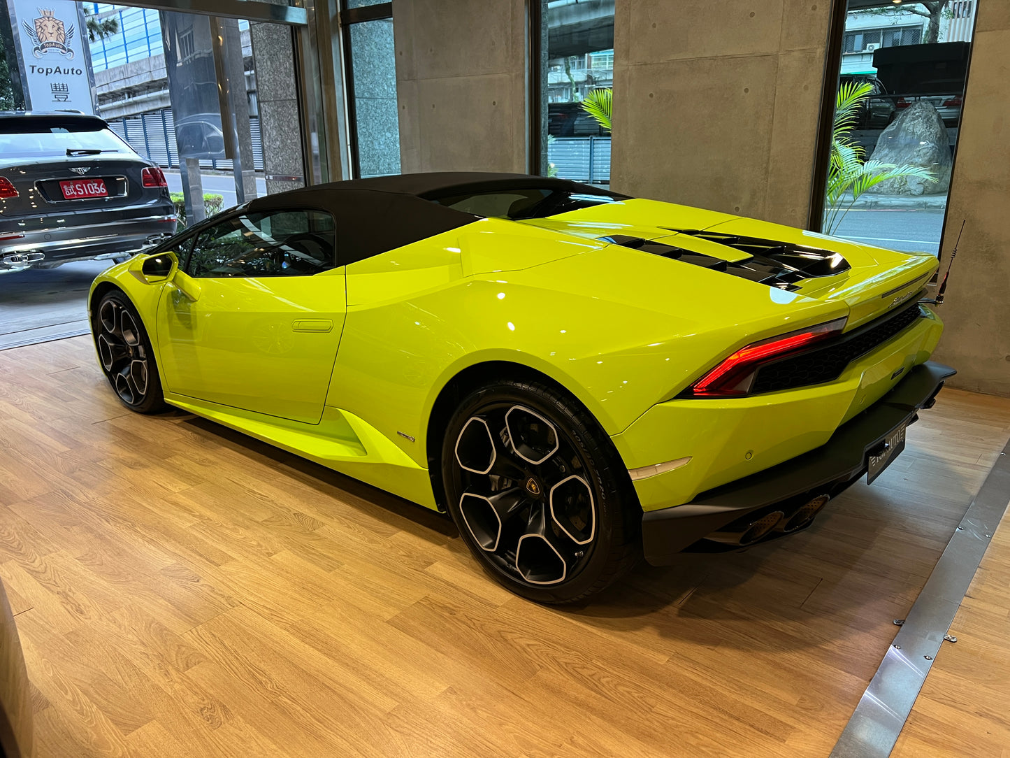 已售出-2018 Lamborghini Huracan Spyder一手車 總代理