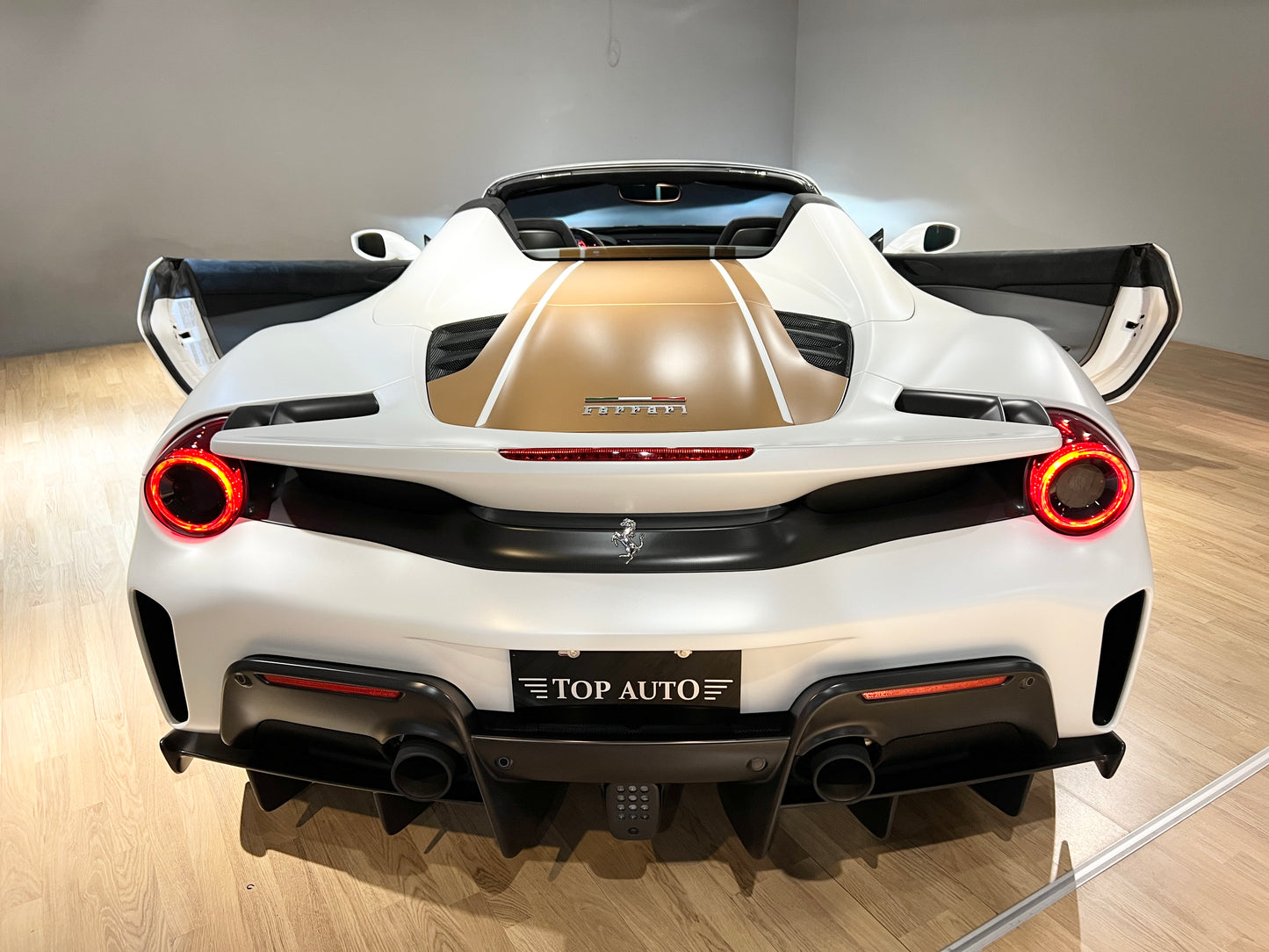 已售出-2020 Ferrari 488 Pista Spider Tailor Made 總代理