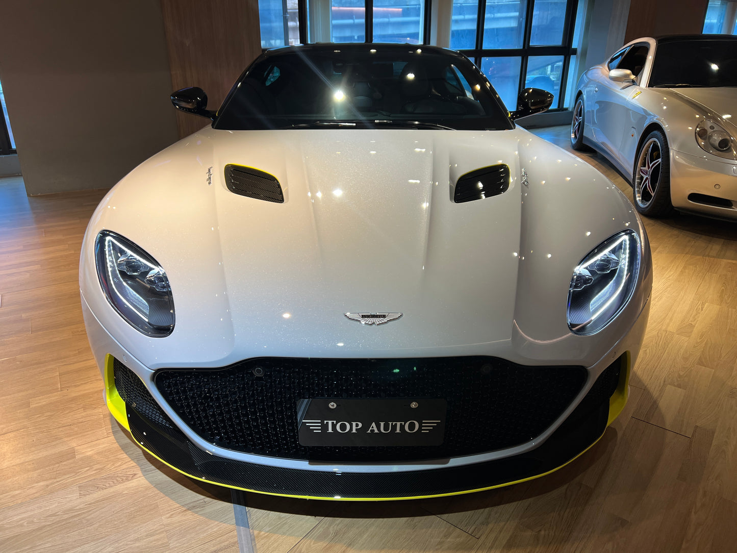 已售出-2019 AstonMartin DBS Superleggera 總代理