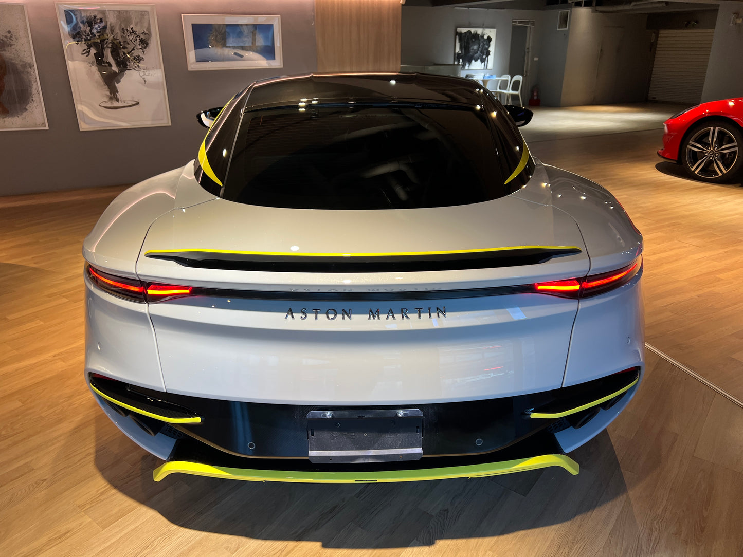 已售出-2019 AstonMartin DBS Superleggera 總代理