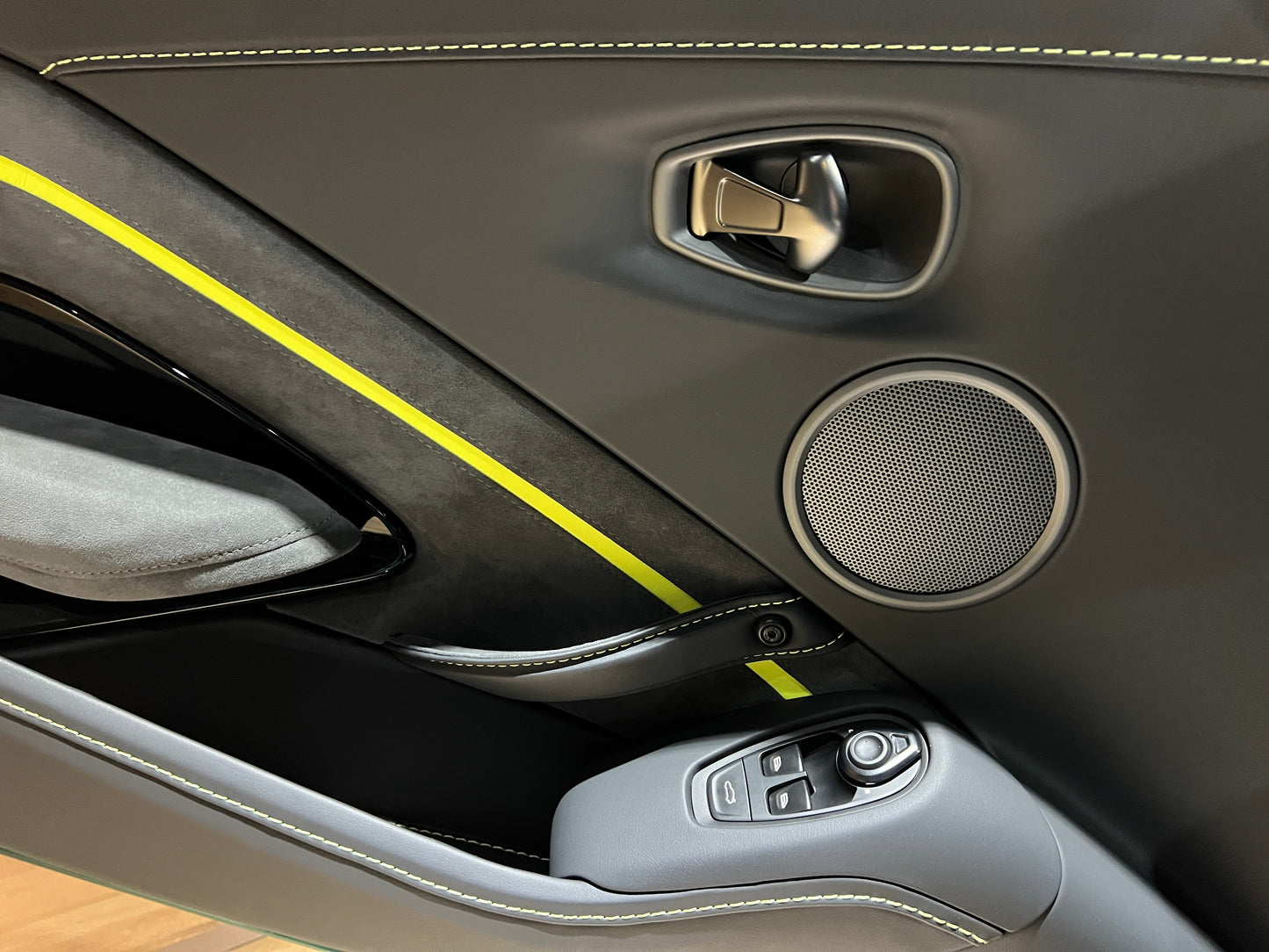 已售出-2022 Aston Martin Vantage F1 Edition 總代理