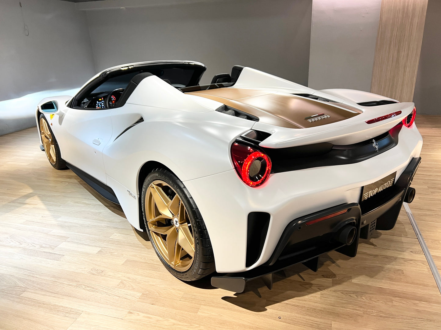 已售出-2020 Ferrari 488 Pista Spider Tailor Made 總代理