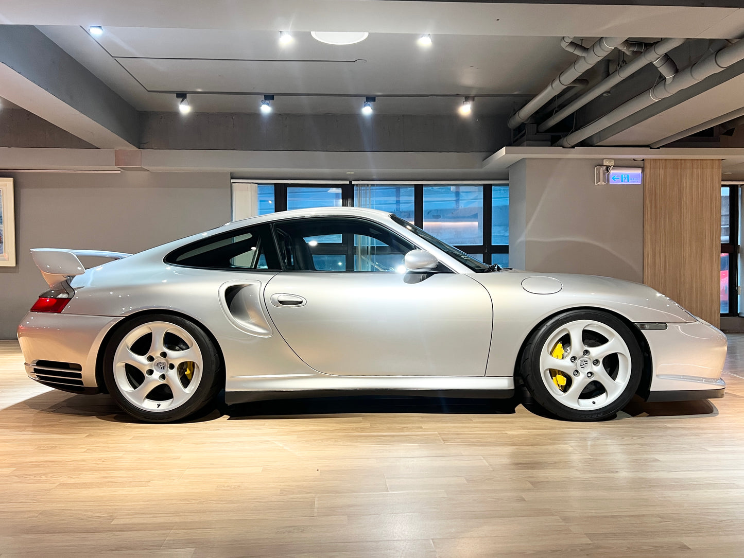 2001 Porsche 996 GT2 總代理