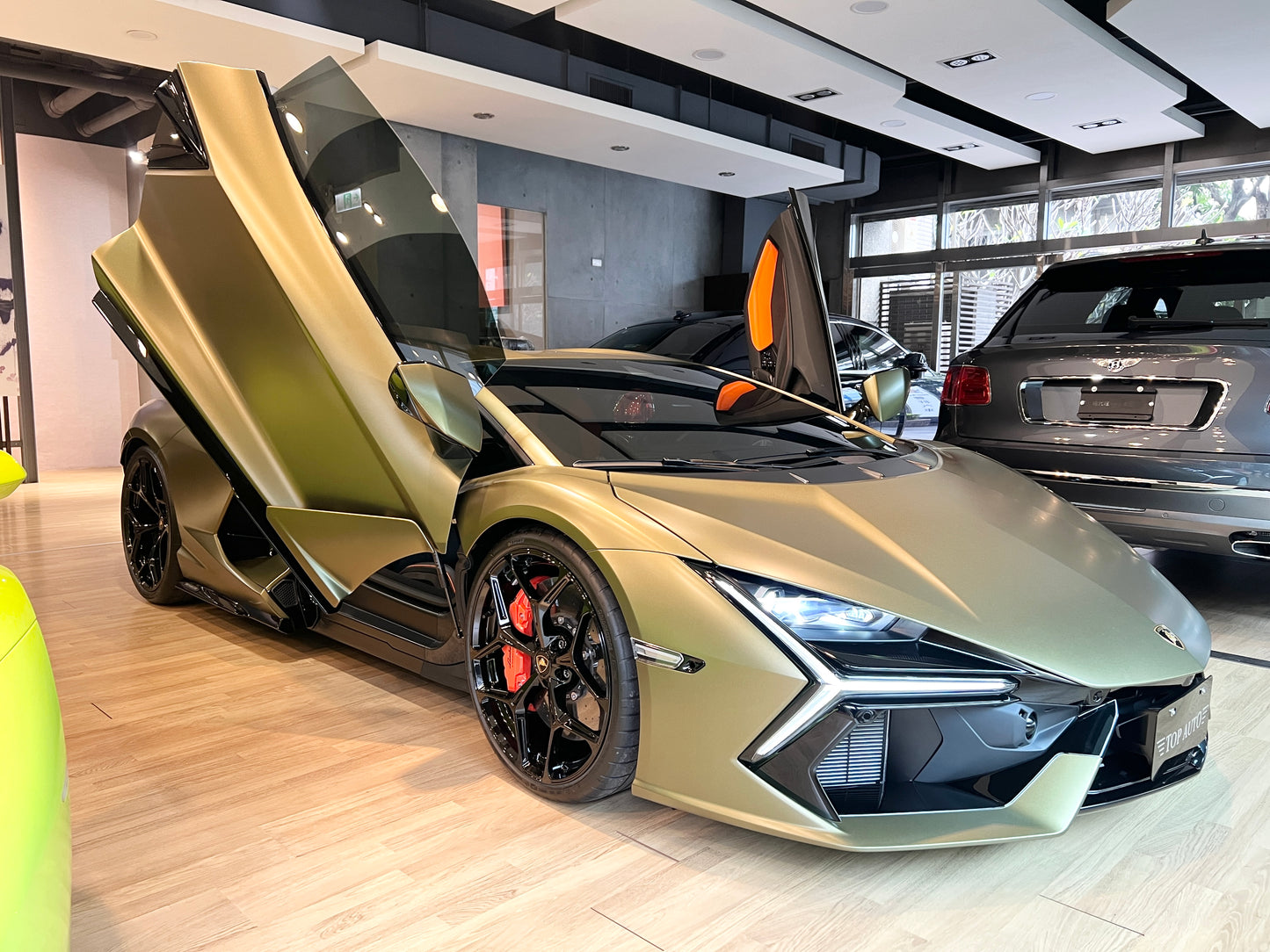 已售出-Lamborghini Revuelto 總代理