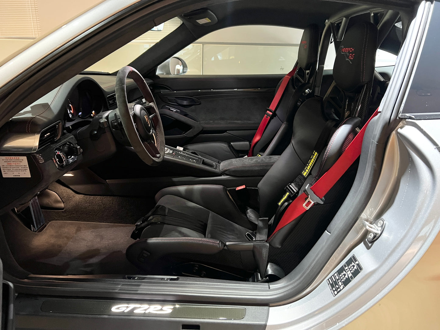 已售出-2018 Porsche 991 GT2RS 總代理