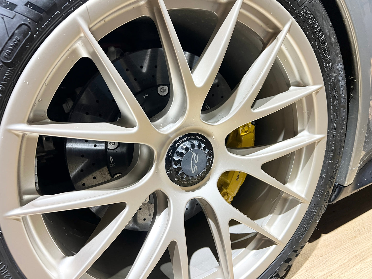 已售出-2018 Porsche 991 GT2RS 總代理