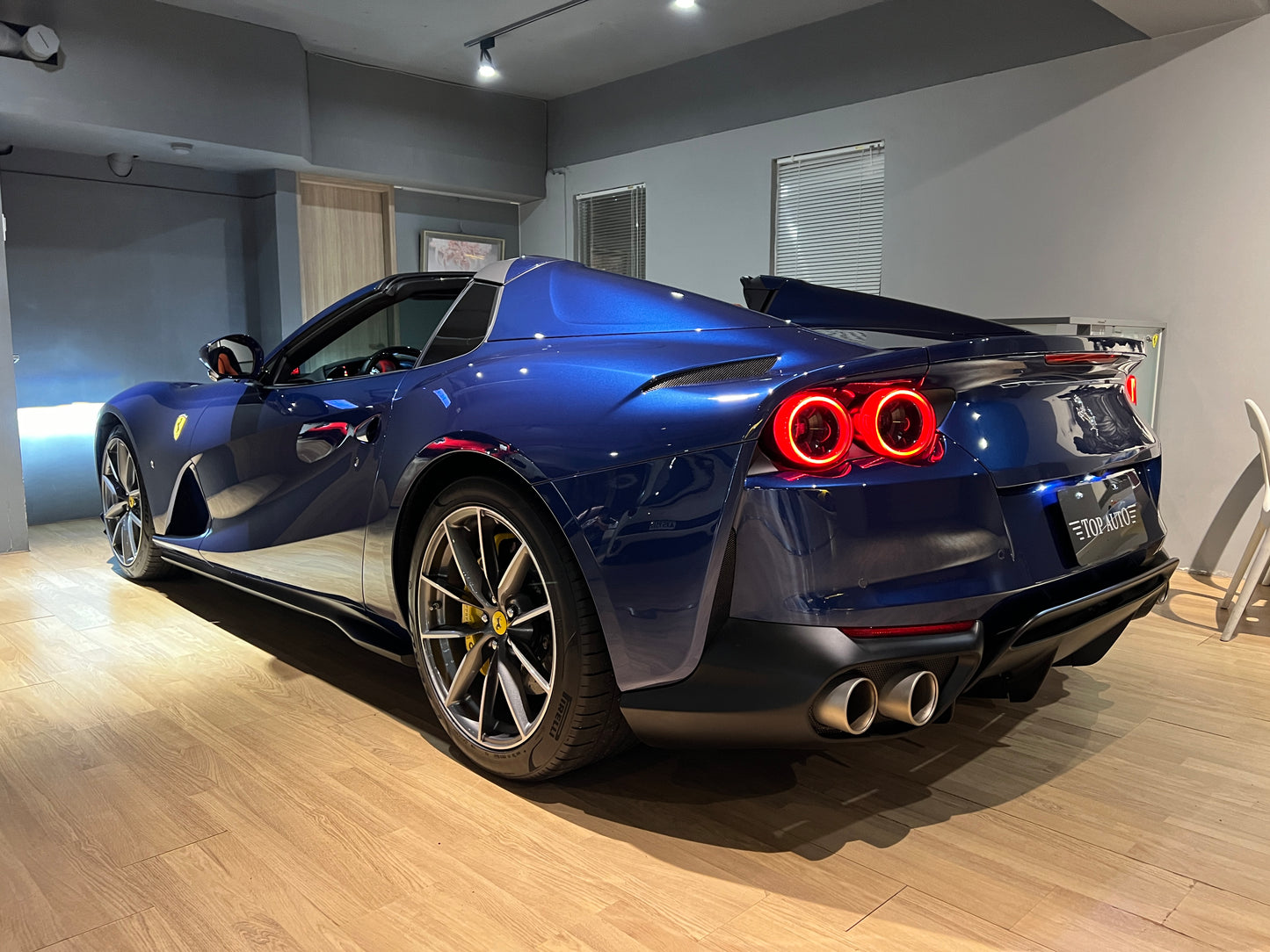 已售出-2021 Ferrari 812 GTS
