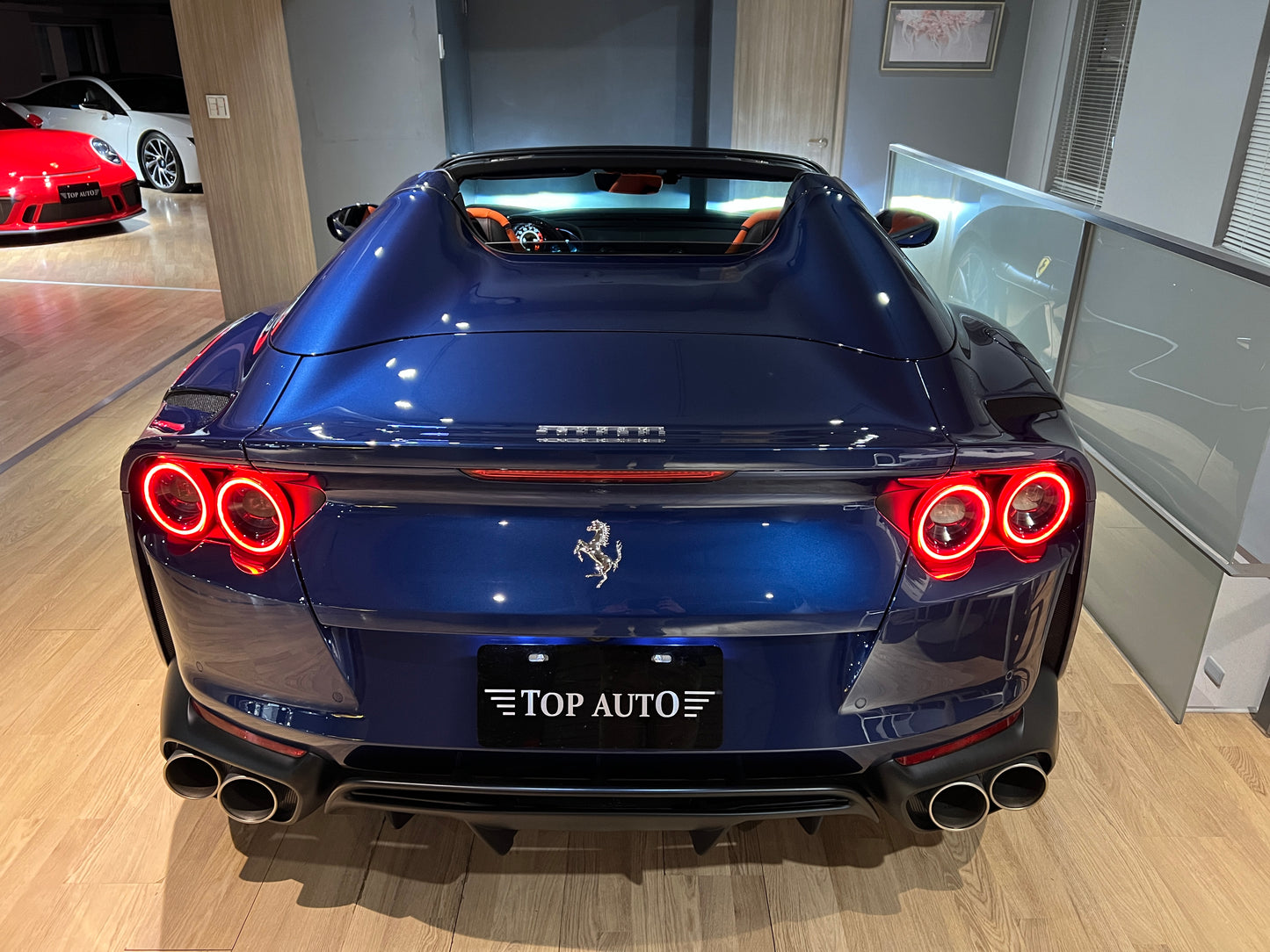 已售出-2021 Ferrari 812 GTS