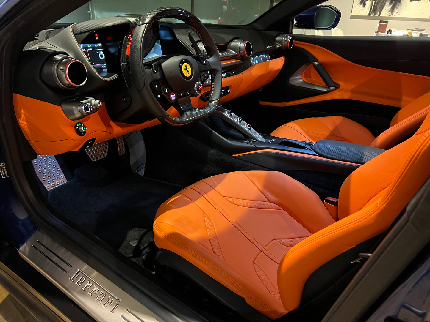 已售出-2021 Ferrari 812 GTS