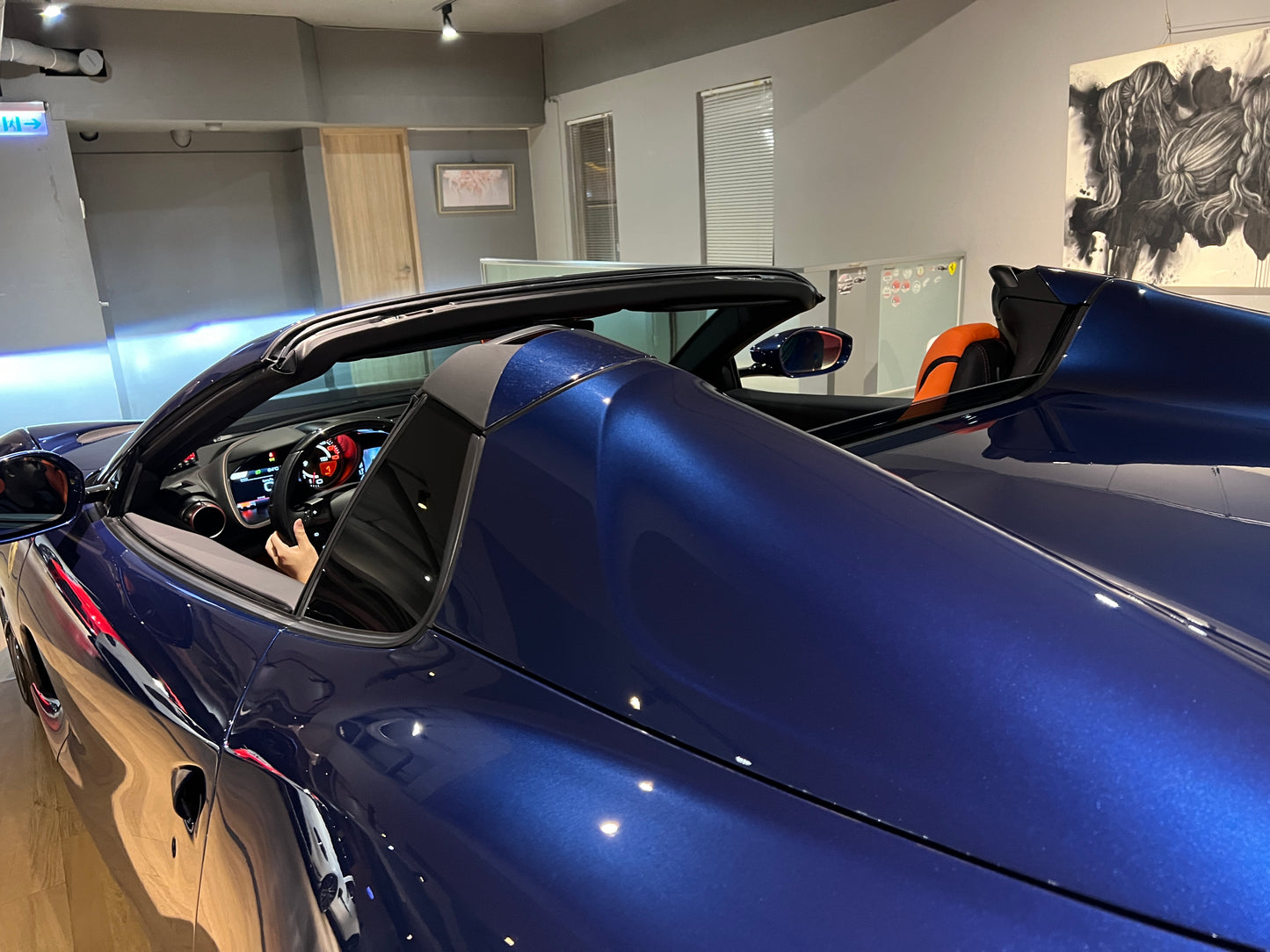 已售出-2021 Ferrari 812 GTS