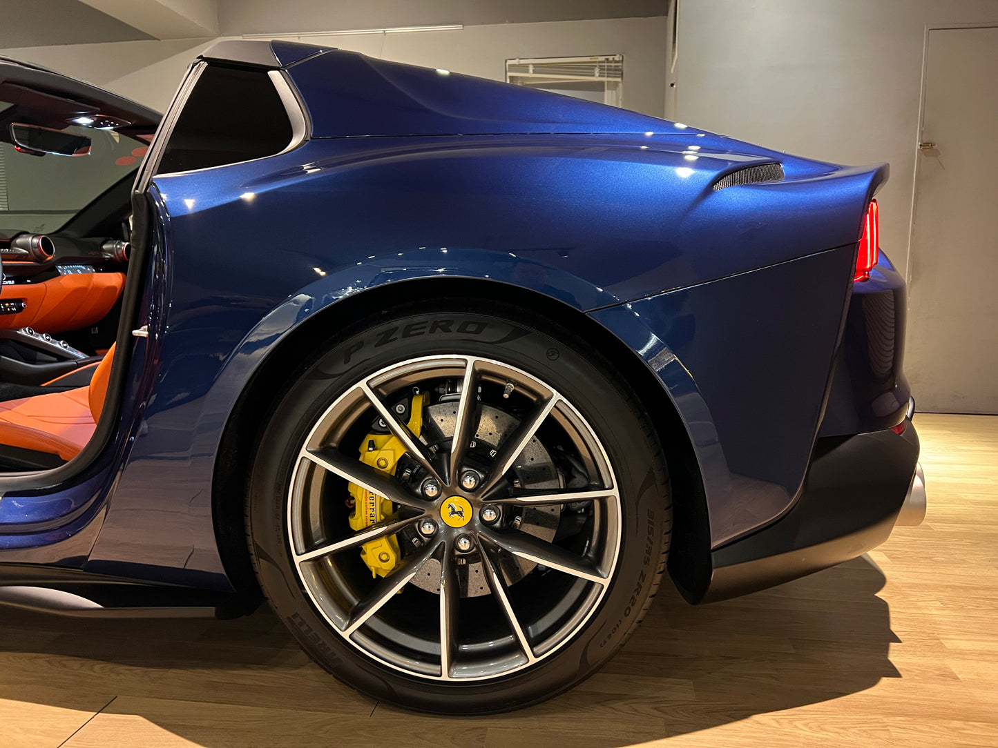 已售出-2021 Ferrari 812 GTS