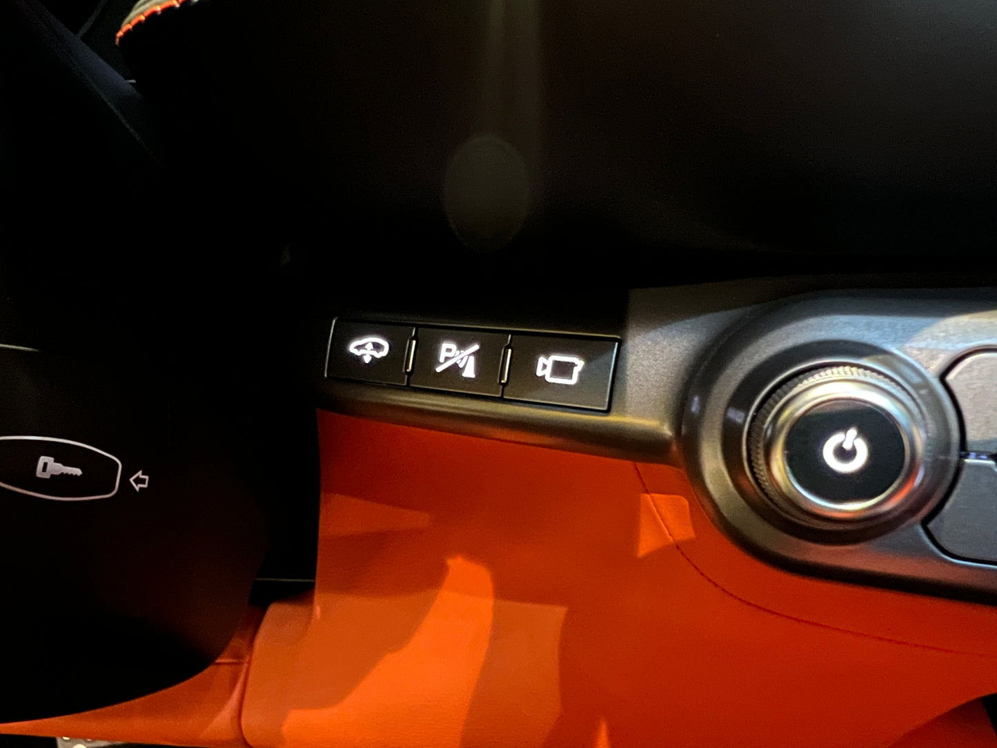 已售出-2021 Ferrari 812 GTS