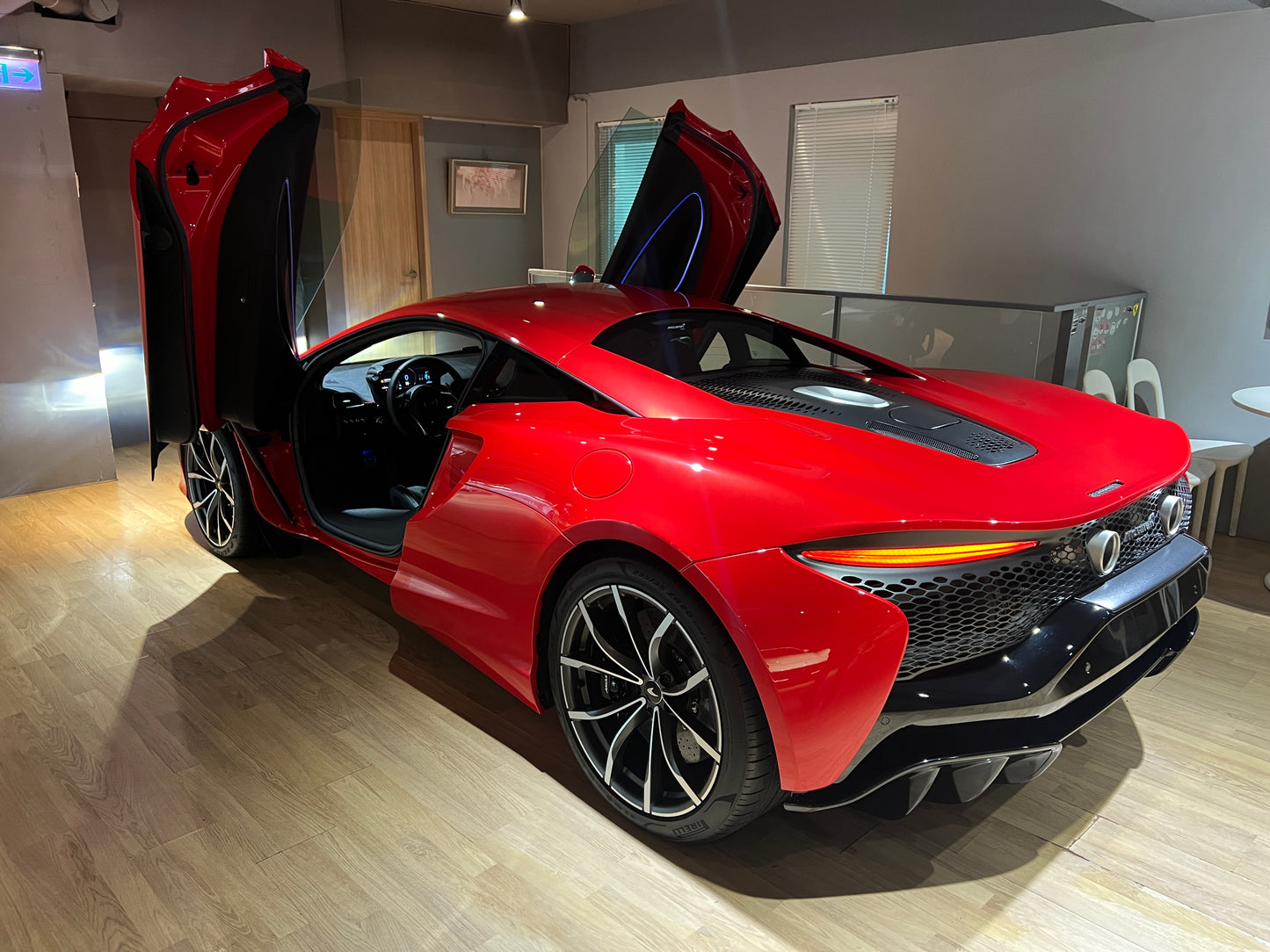 已售出-McLaren Artura